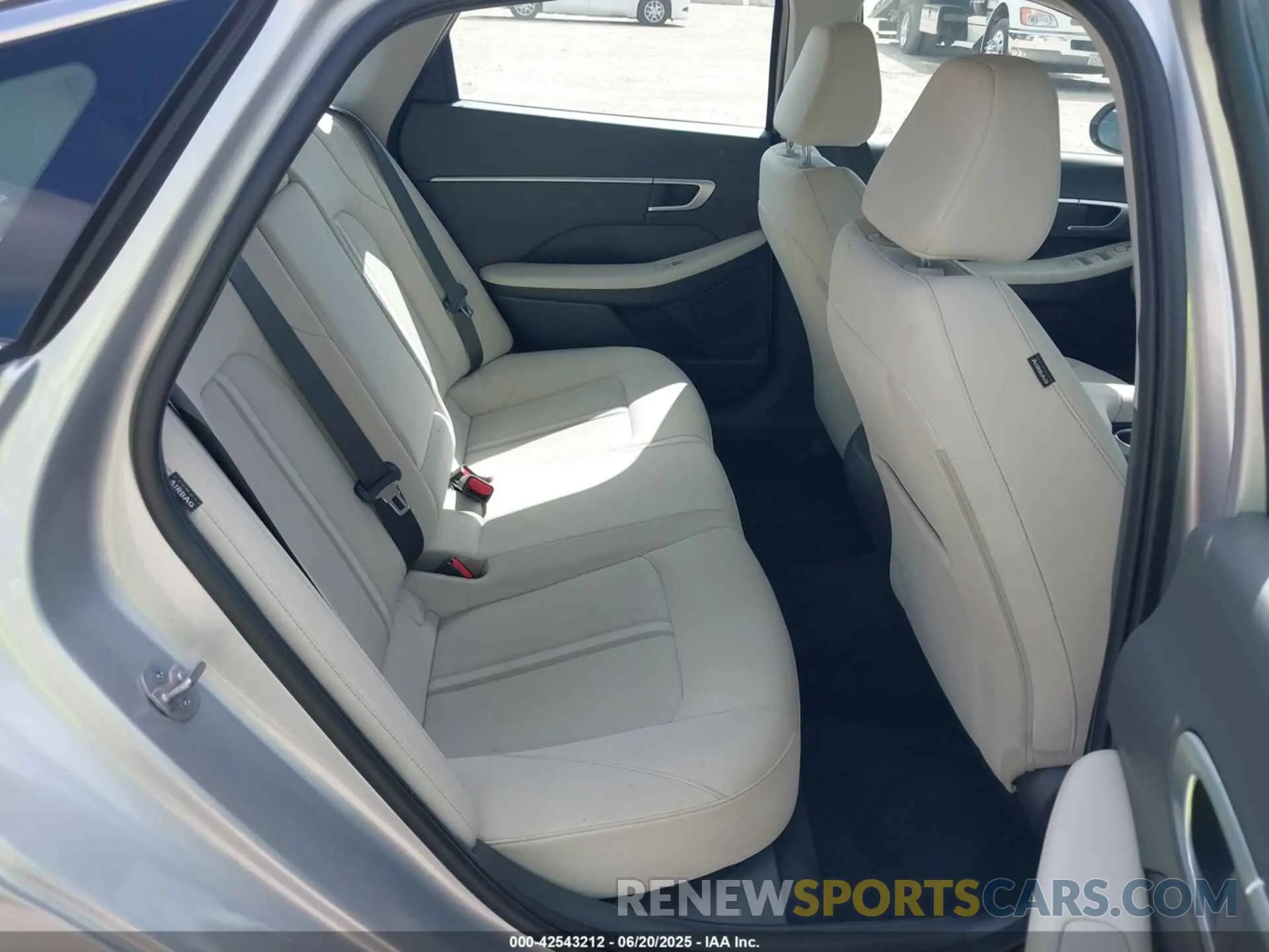 8 fotografías del automóvil dañado KMHL64JA9SA470854 HYUNDAI SONATA 2025
