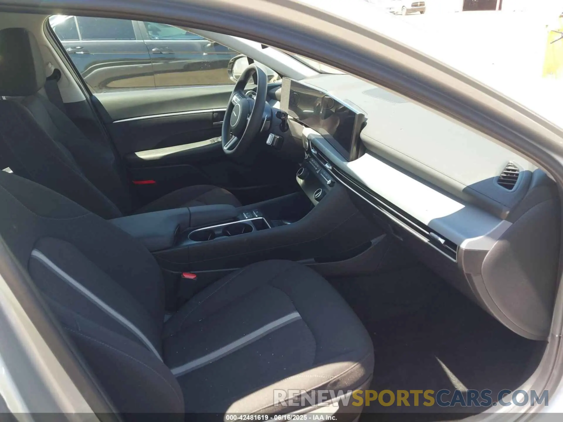 5 fotografías del automóvil dañado KMHL64JAXSA452153 HYUNDAI SONATA 2025