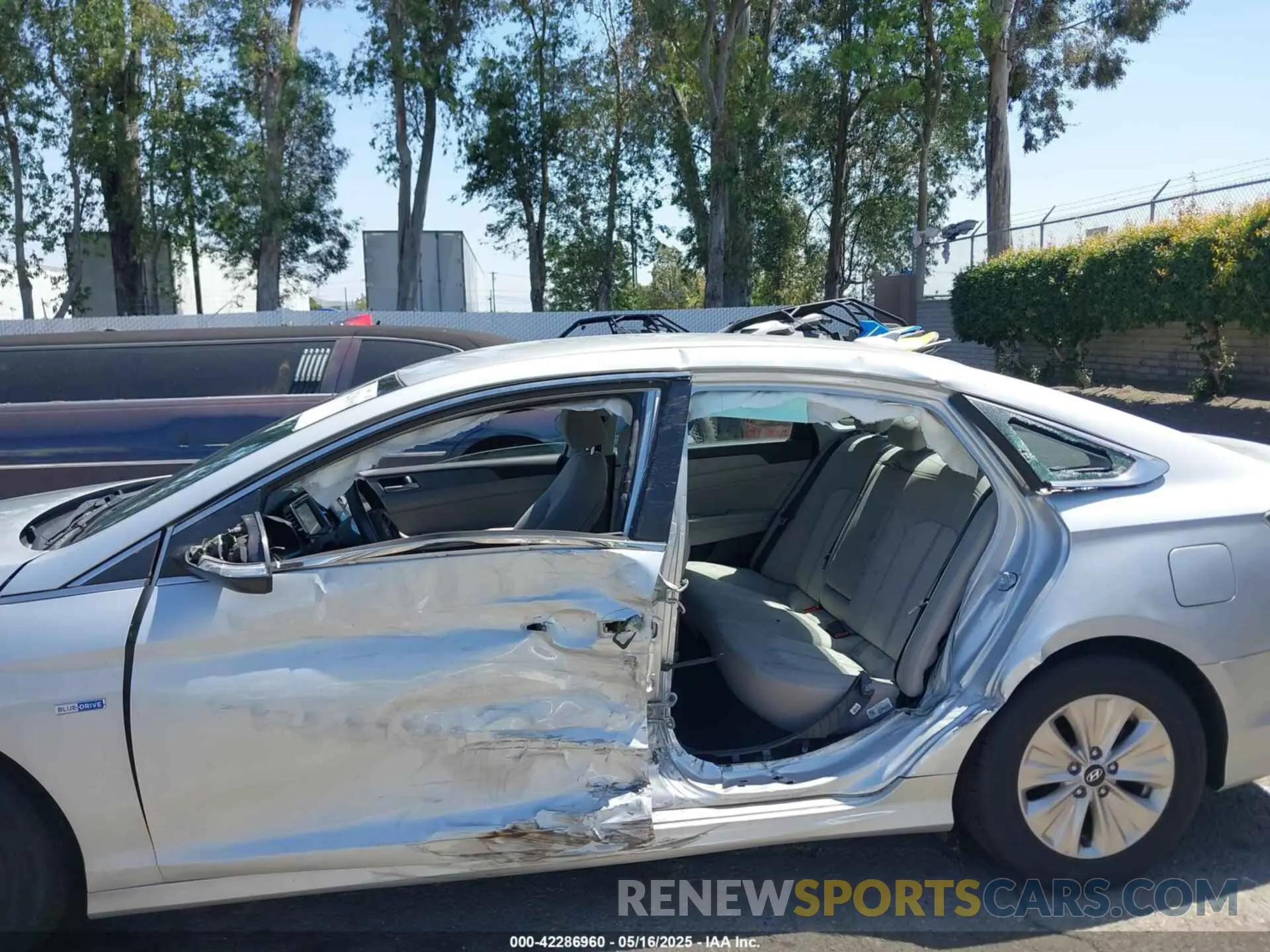6 fotografías del automóvil dañado KMHE24L31KA091656 HYUNDAI SONATA HYBRID 2019