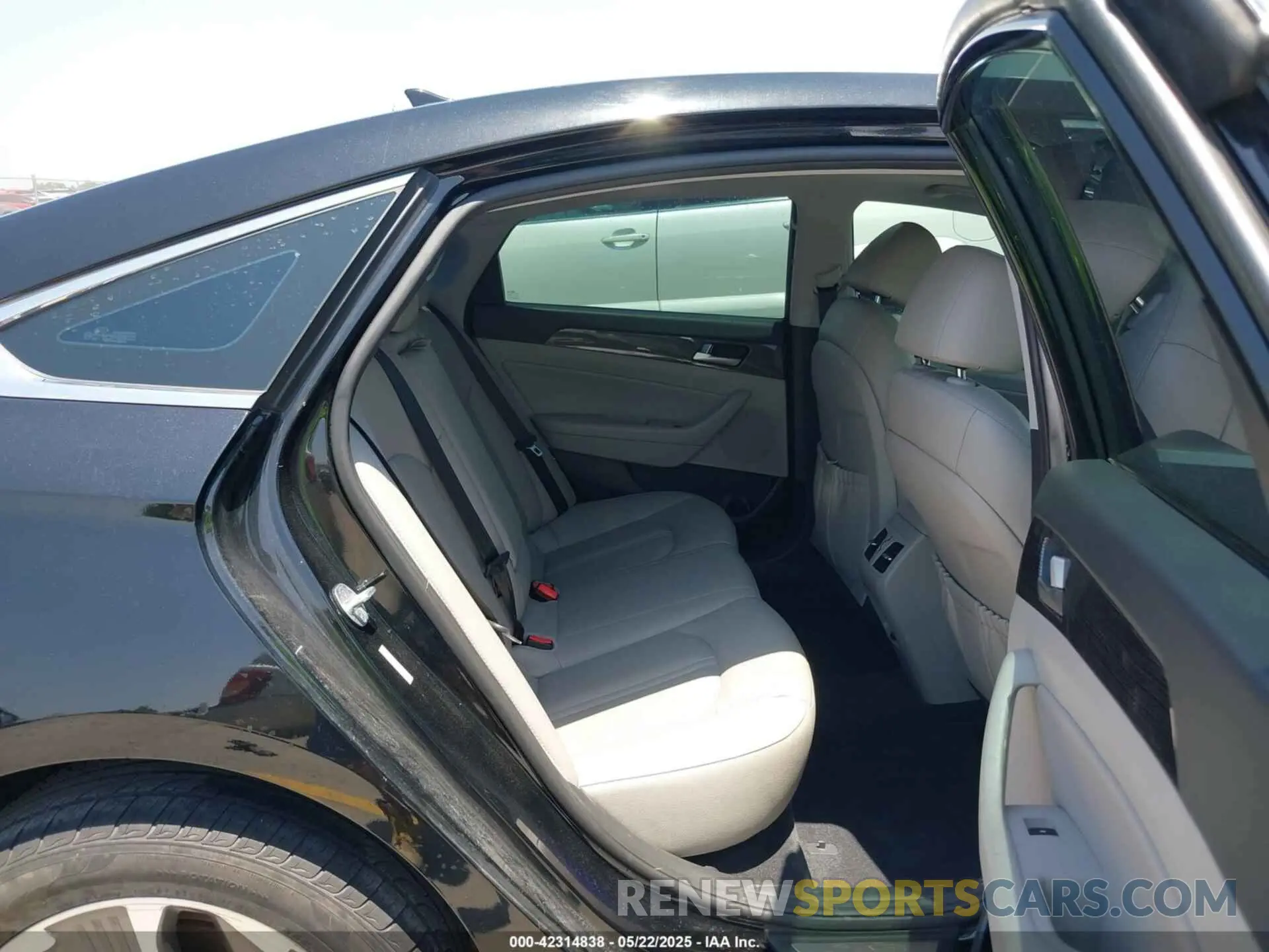 8 fotografías del automóvil dañado KMHE34L35KA092824 HYUNDAI SONATA HYBRID 2019