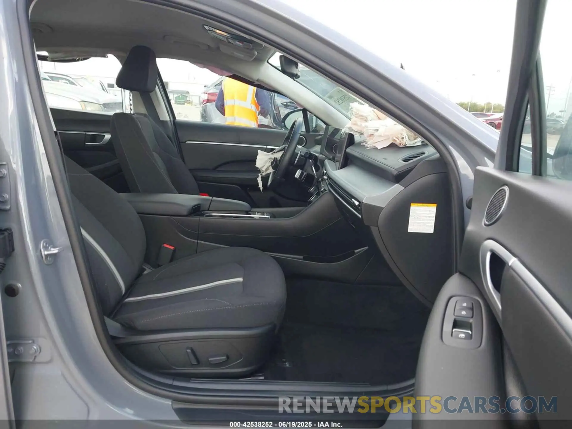 5 fotografías del automóvil dañado KMHL34JJ3SA109595 HYUNDAI SONATA HYBRID 2025