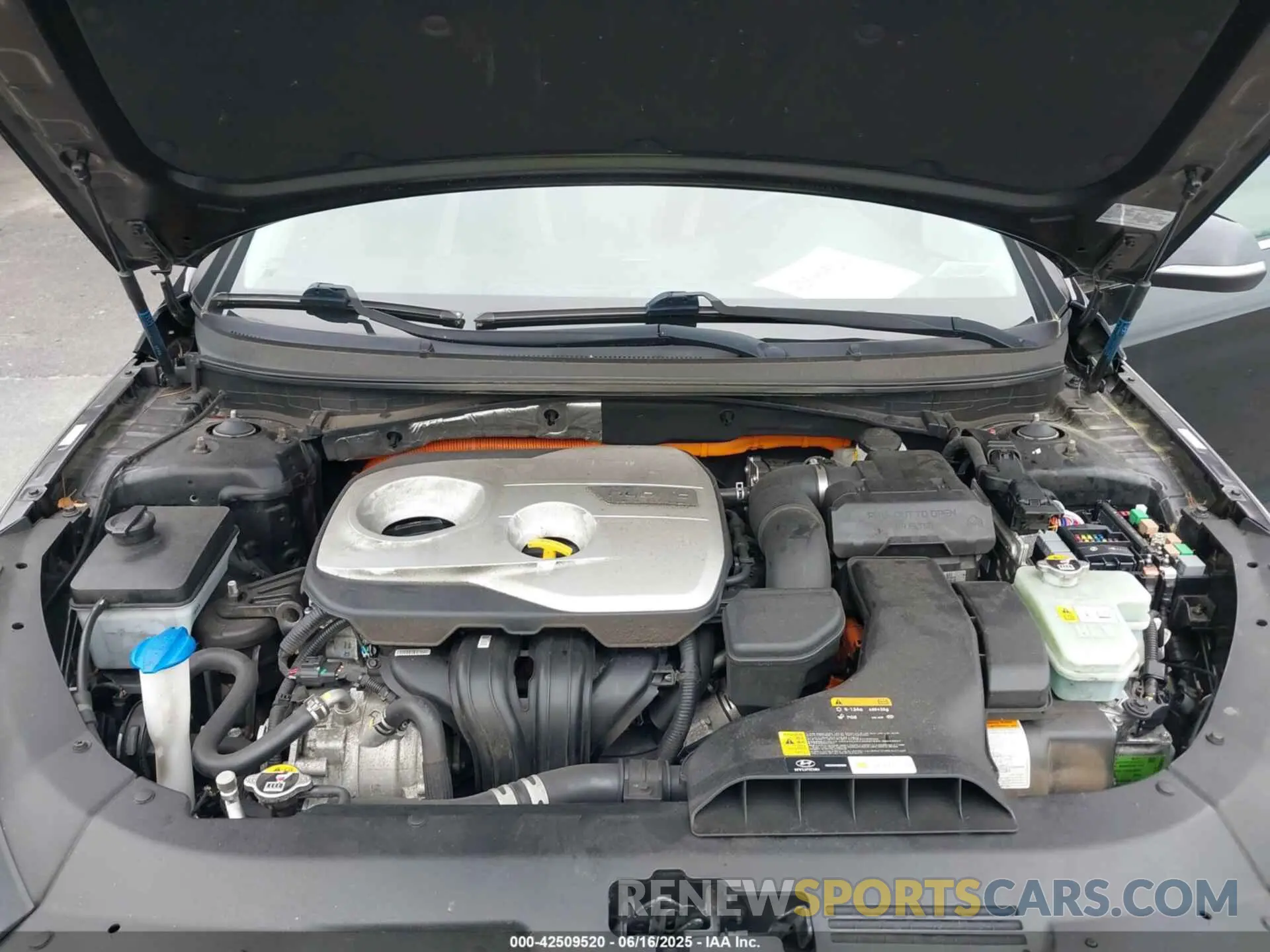10 fotografías del automóvil dañado KMHE14L22KA093782 HYUNDAI SONATA PLUG-IN HYBRID 2019