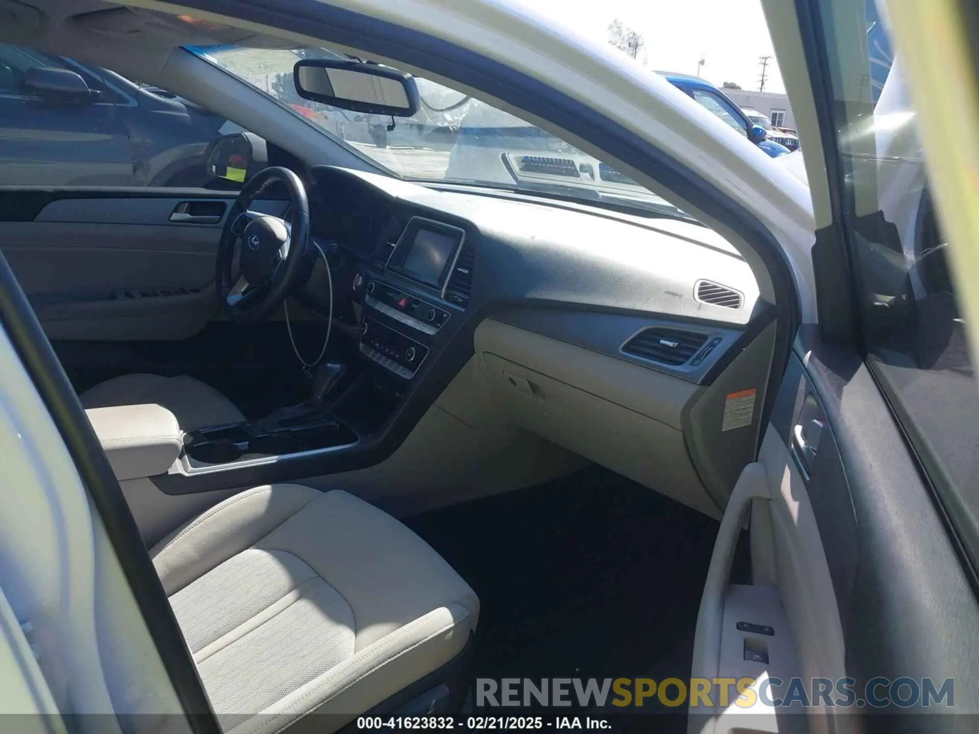 5 fotografías del automóvil dañado KMHE14L24KA089166 HYUNDAI SONATA PLUG-IN HYBRID 2019