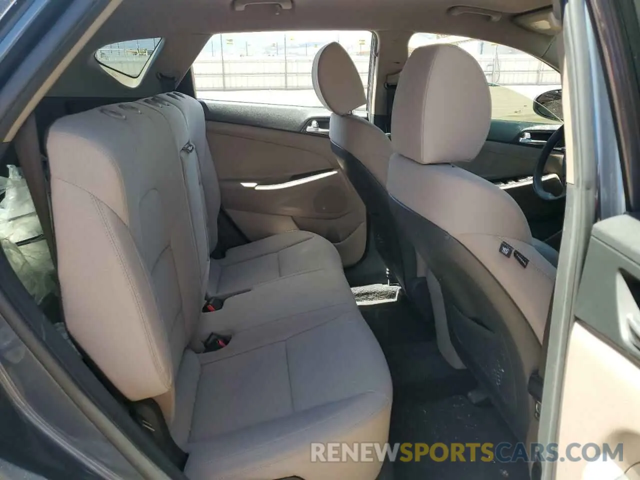 10 fotografías del automóvil dañado KM8J23A42KU004415 HYUNDAI TUCSON 2019
