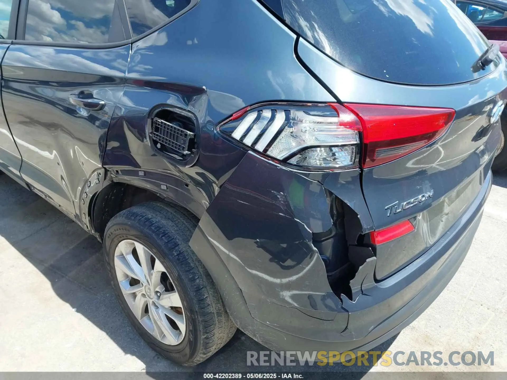 18 fotografías del automóvil dañado KM8J23A42KU920804 HYUNDAI TUCSON 2019
