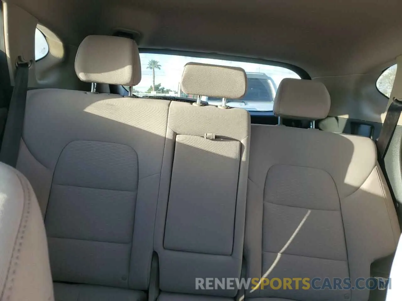 10 fotografías del automóvil dañado KM8J23A44KU056998 HYUNDAI TUCSON 2019