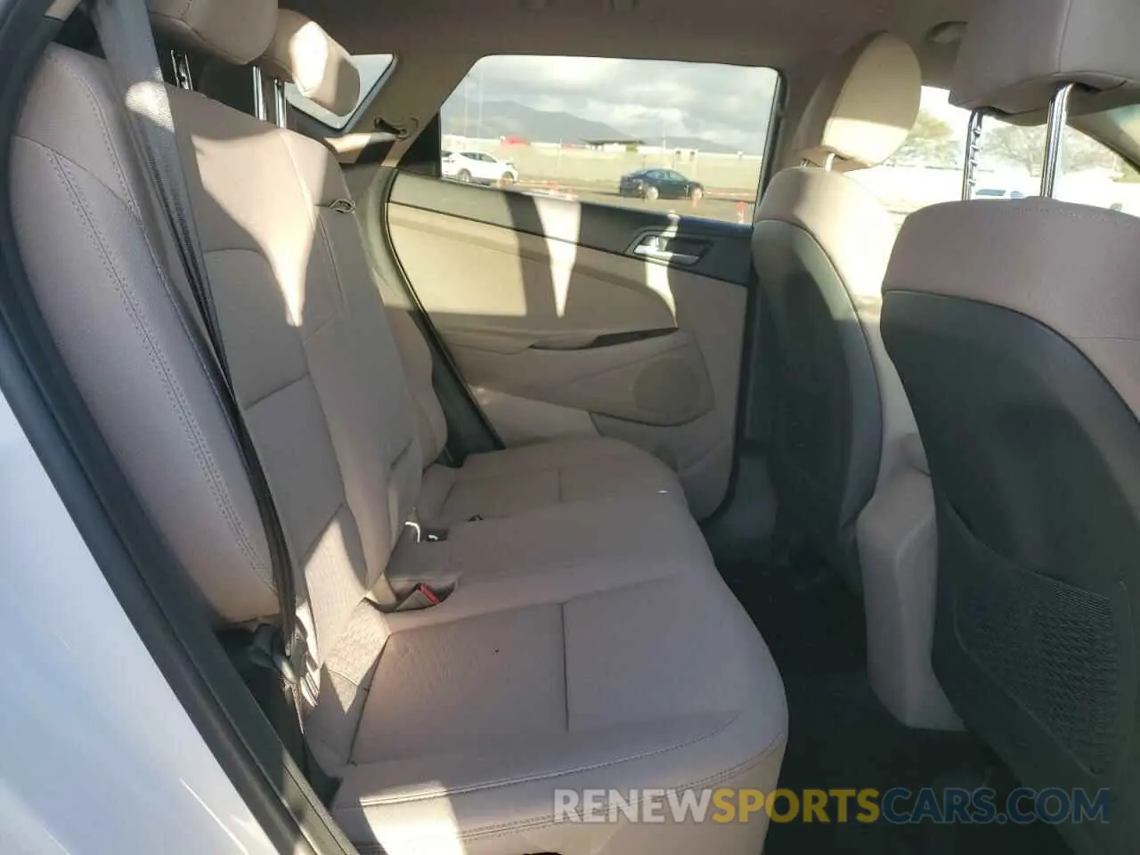 11 fotografías del automóvil dañado KM8J23A44KU056998 HYUNDAI TUCSON 2019