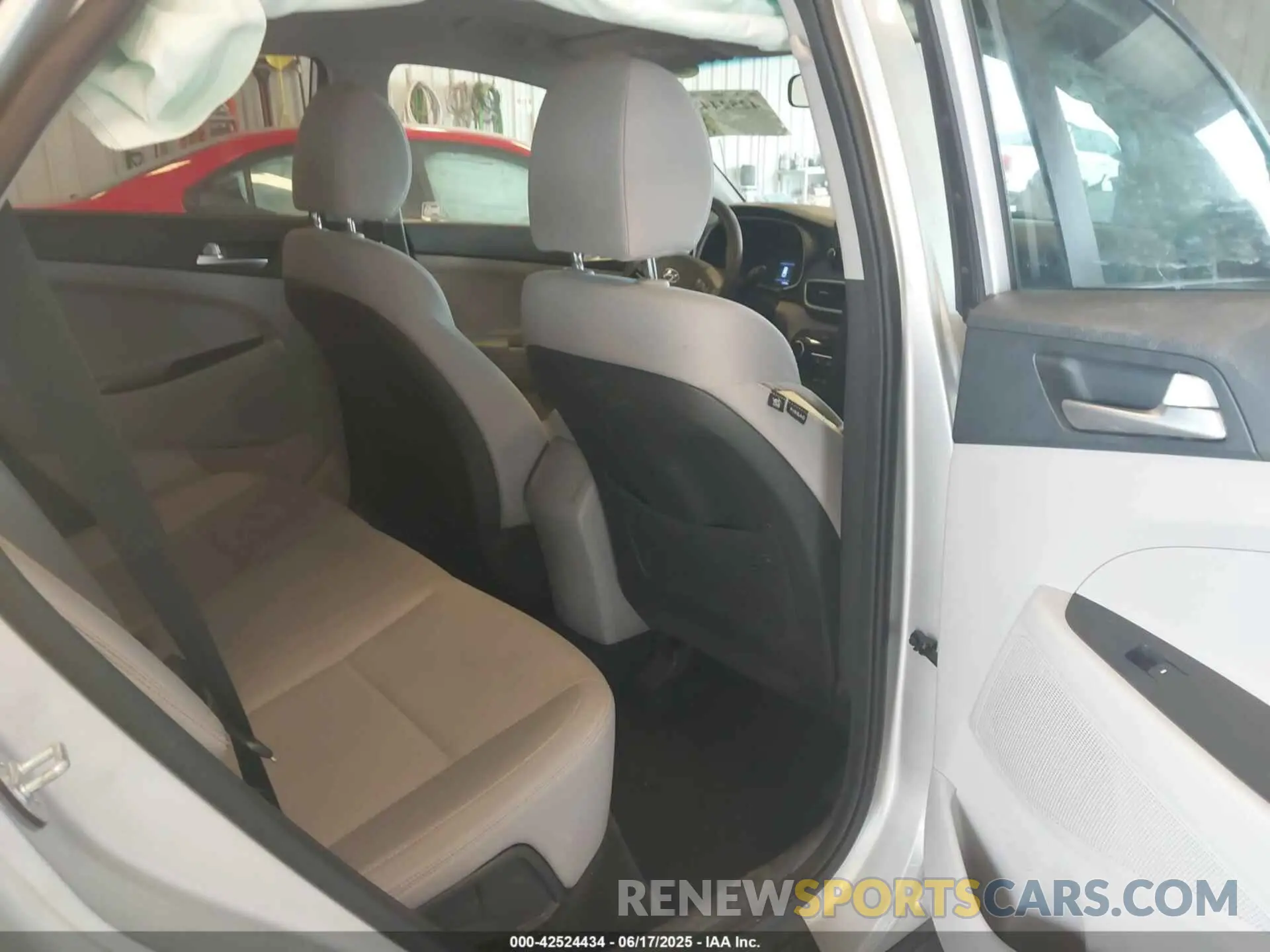8 fotografías del automóvil dañado KM8J23A45KU031639 HYUNDAI TUCSON 2019