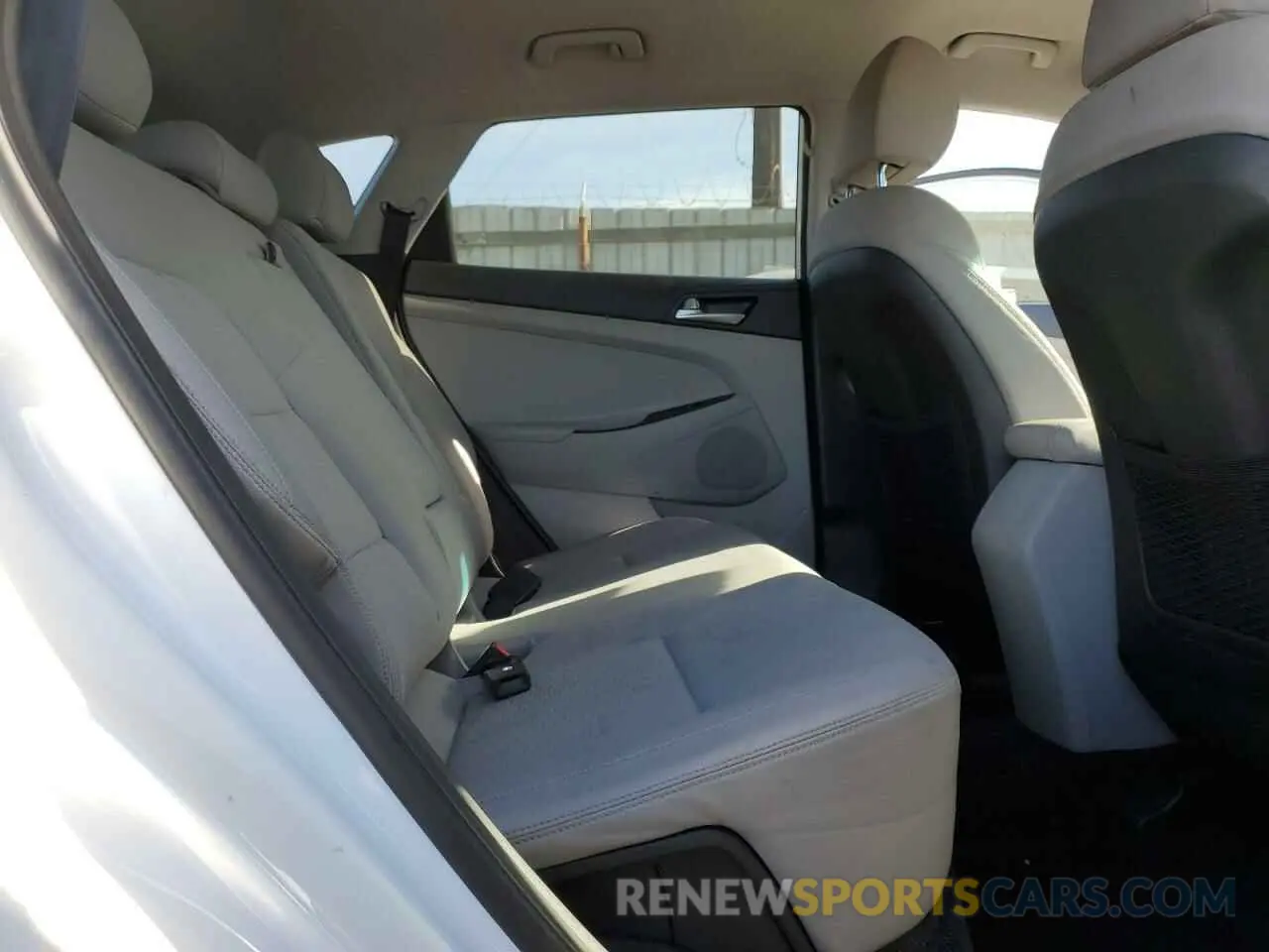 10 fotografías del automóvil dañado KM8J23A46KU019144 HYUNDAI TUCSON 2019