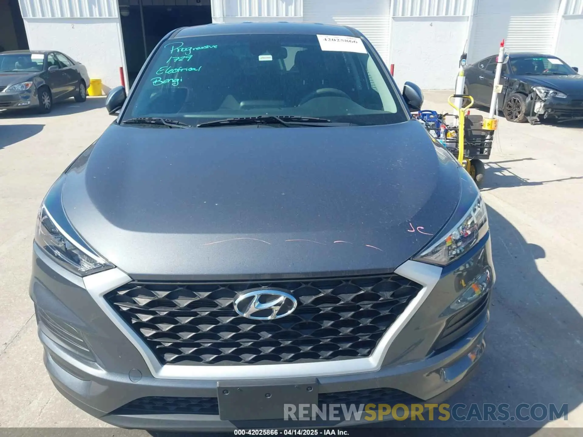12 fotografías del automóvil dañado KM8J23A49KU940287 HYUNDAI TUCSON 2019