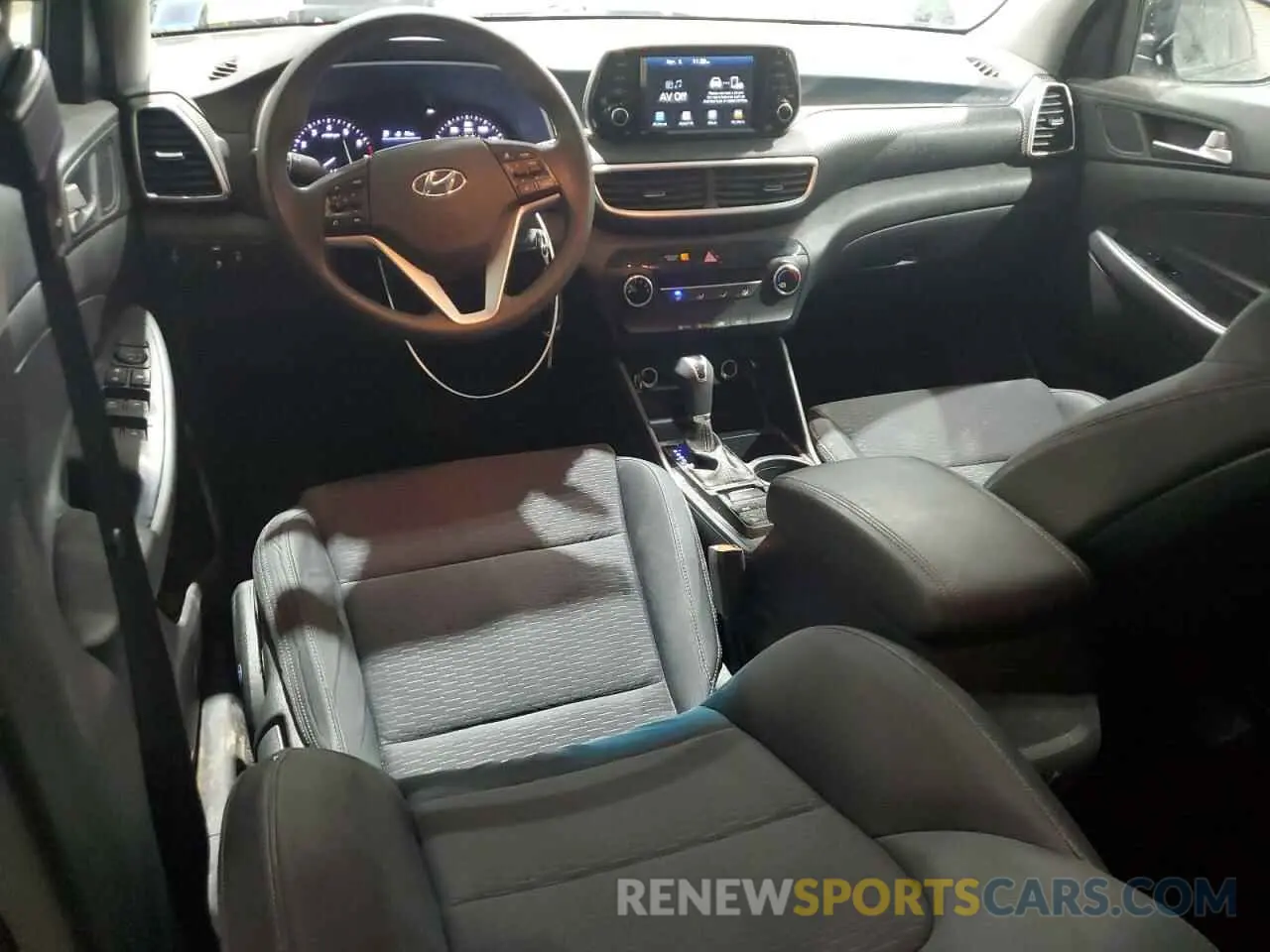 8 fotografías del automóvil dañado KM8J2CA40KU071773 HYUNDAI TUCSON 2019