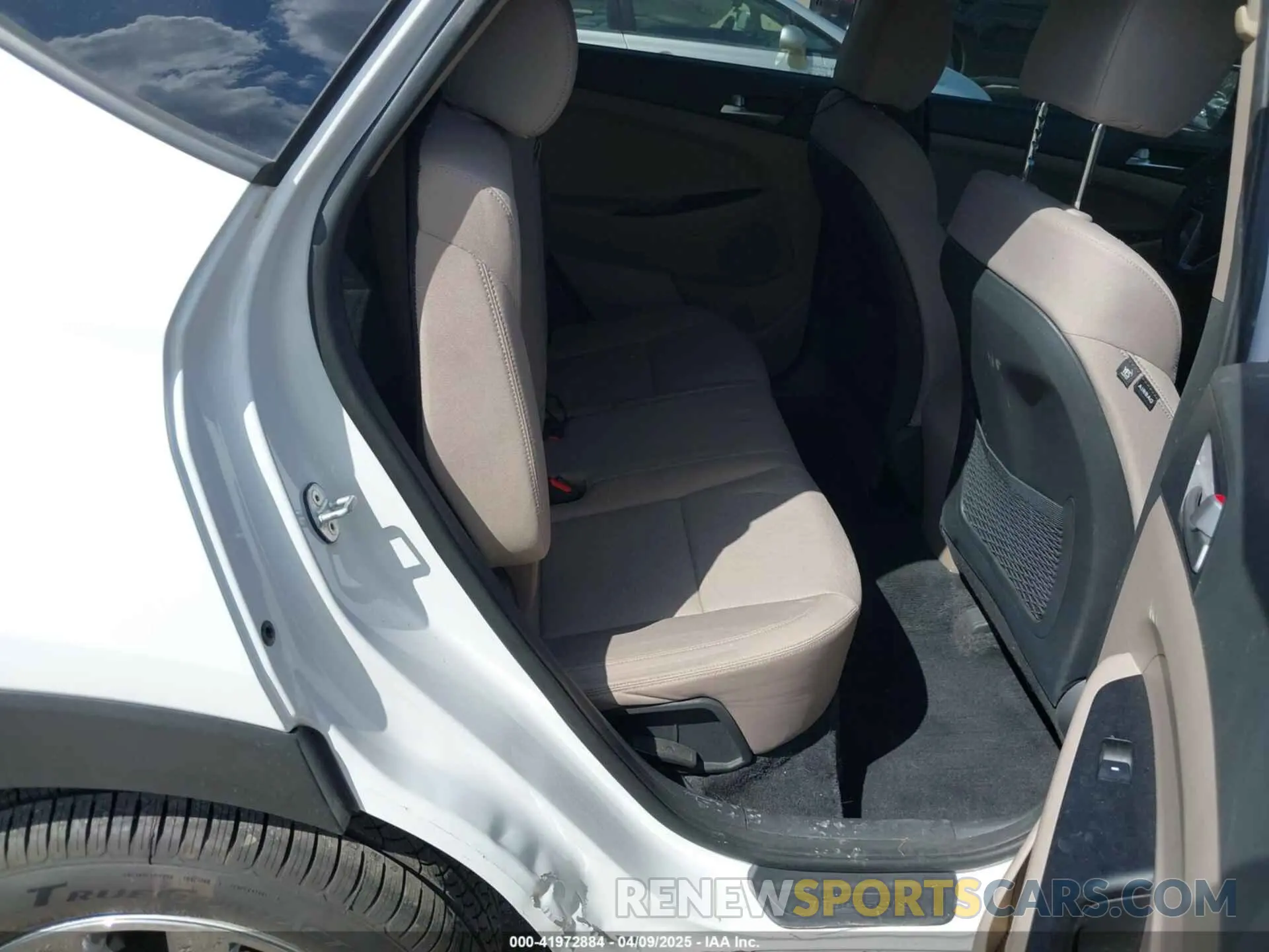 8 fotografías del automóvil dañado KM8J2CA43KU870933 HYUNDAI TUCSON 2019