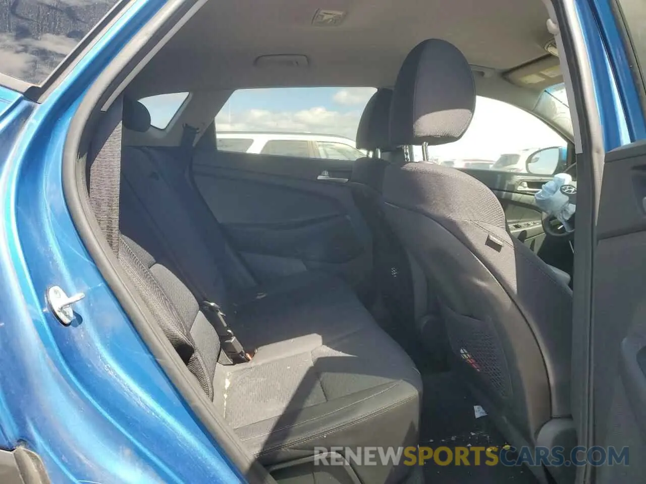 10 fotografías del automóvil dañado KM8J2CA43KU942360 HYUNDAI TUCSON 2019