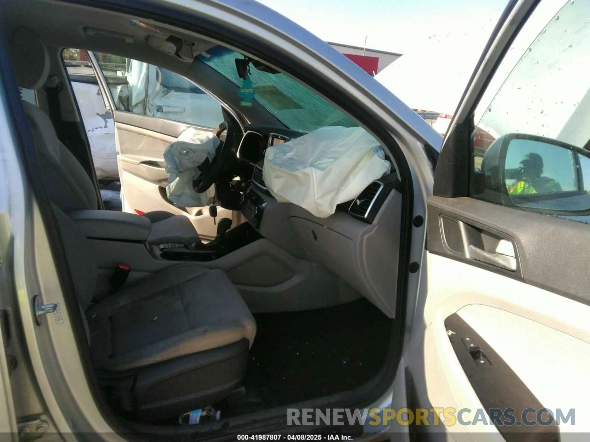 5 fotografías del automóvil dañado KM8J2CA47KU918983 HYUNDAI TUCSON 2019