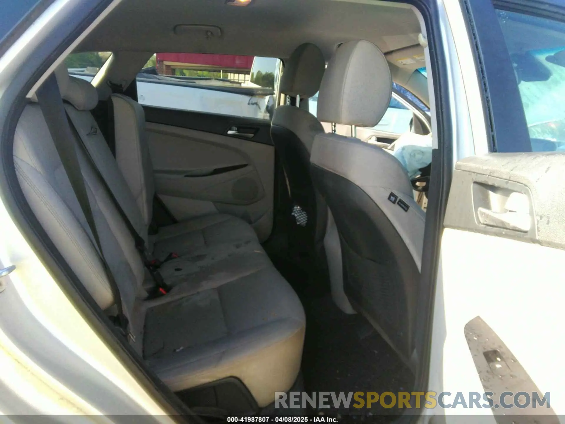 8 fotografías del automóvil dañado KM8J2CA47KU918983 HYUNDAI TUCSON 2019