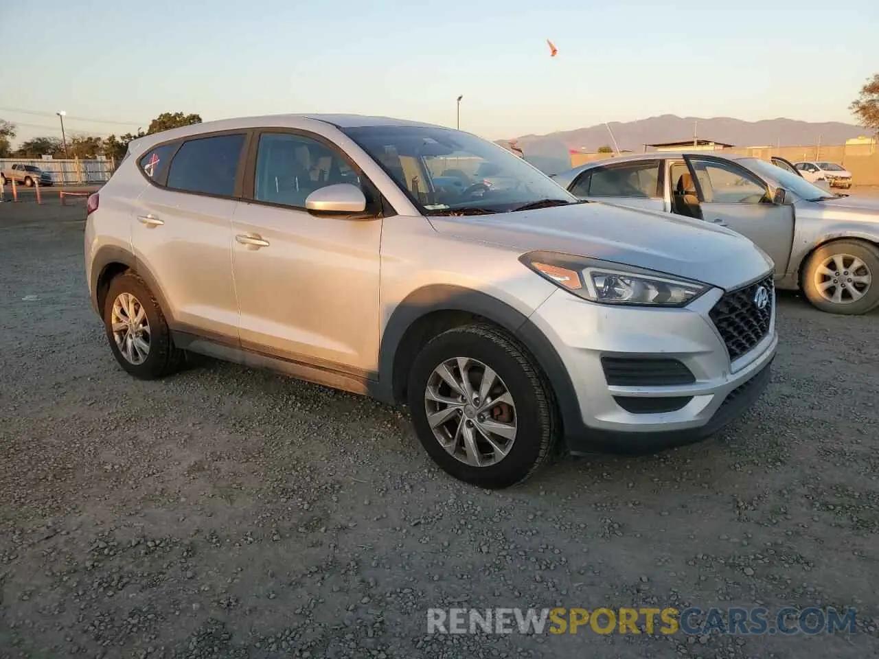 4 fotografías del automóvil dañado KM8J2CA49KU886067 HYUNDAI TUCSON 2019