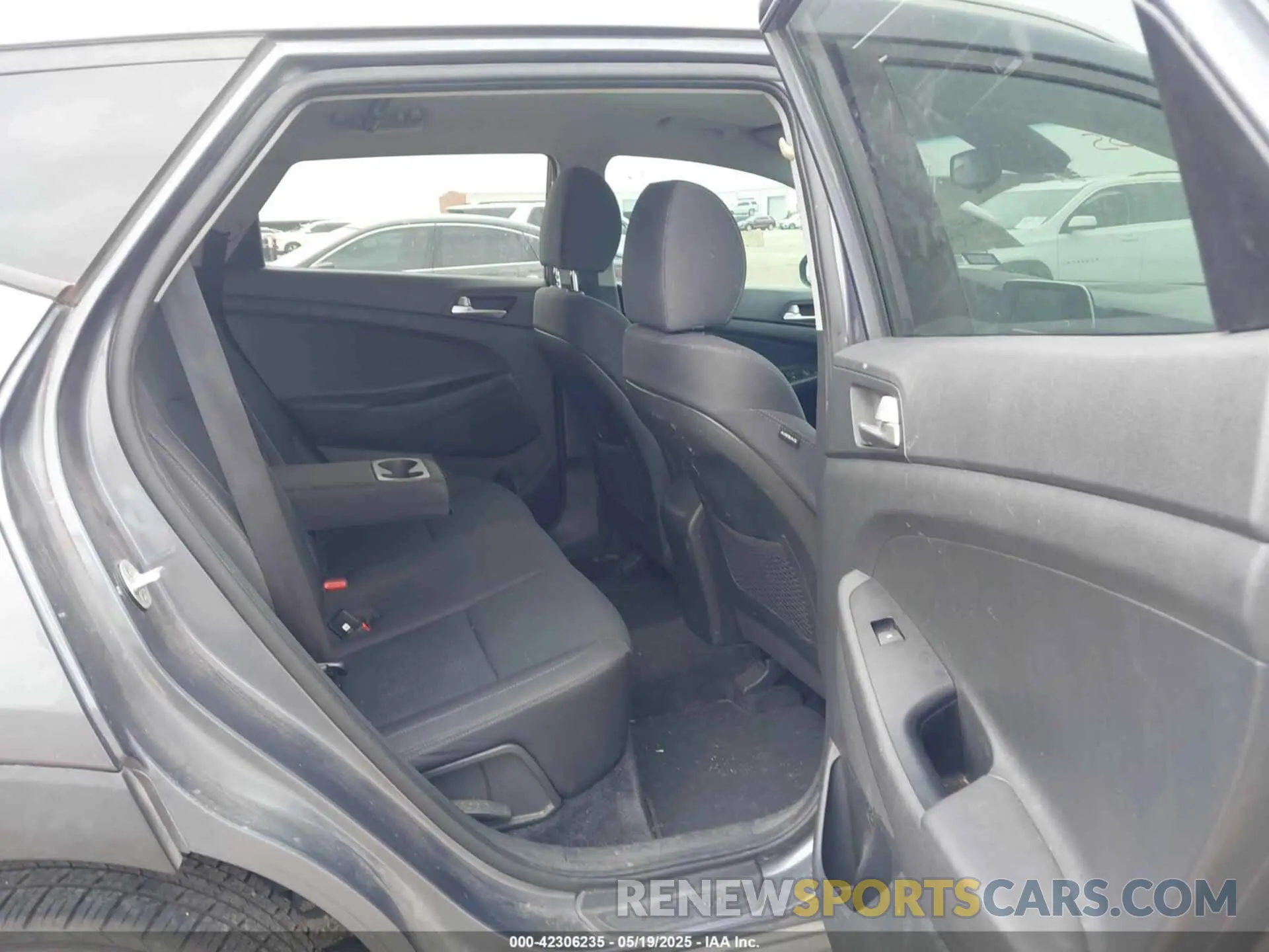 8 fotografías del automóvil dañado KM8J33A44KU978359 HYUNDAI TUCSON 2019