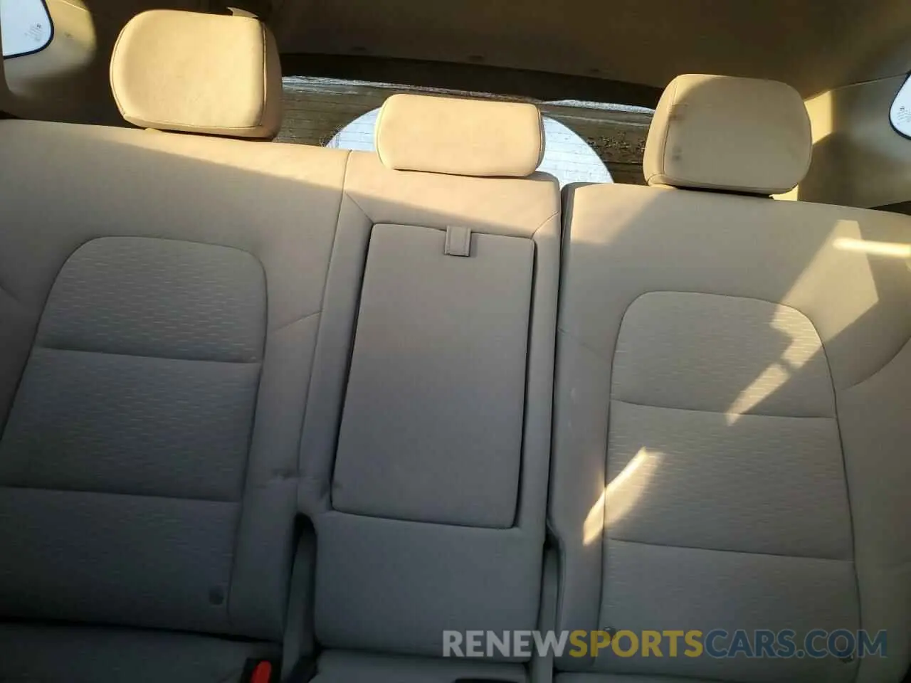 10 fotografías del automóvil dañado KM8J33AL3KU876123 HYUNDAI TUCSON 2019
