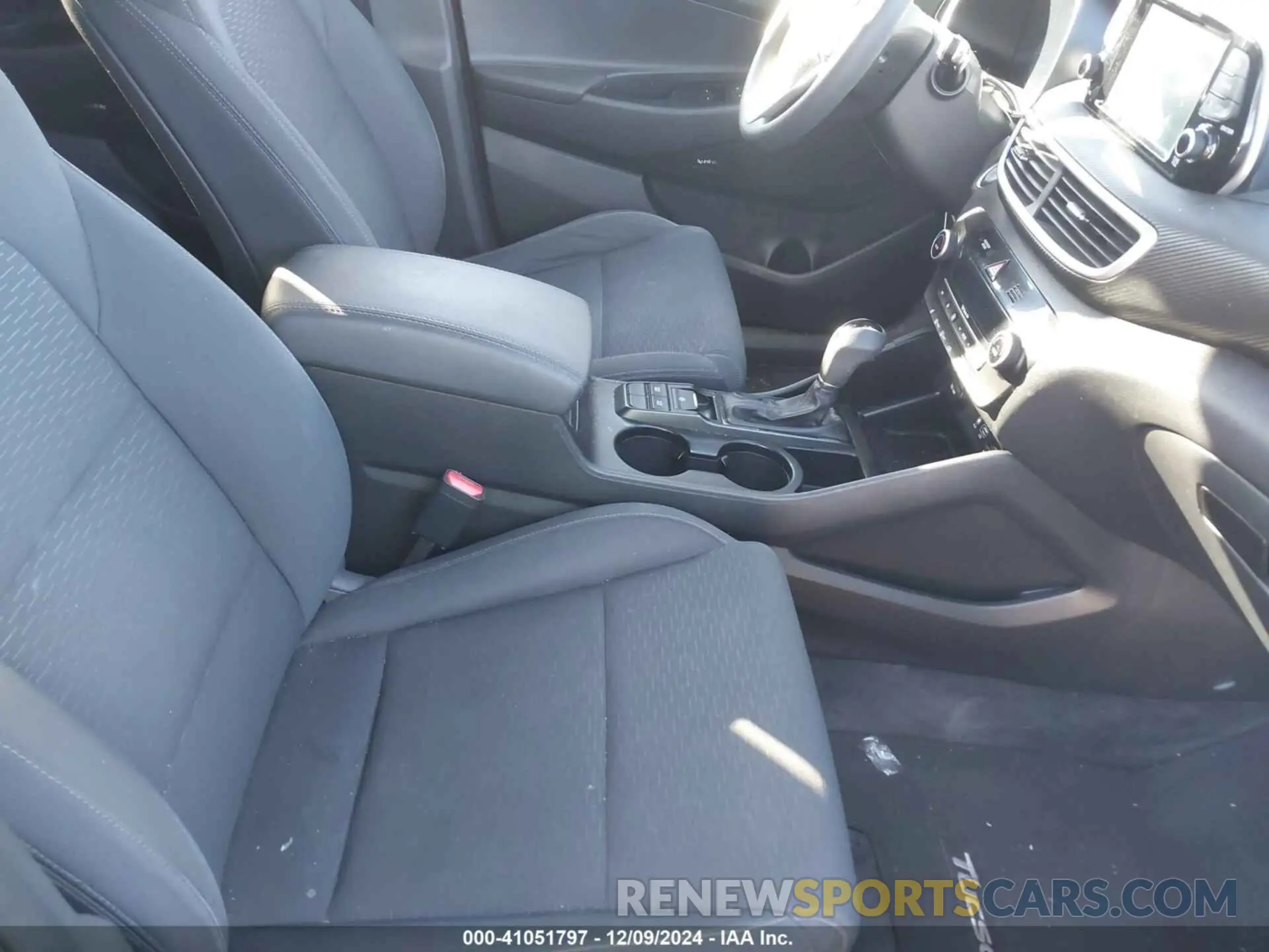 5 fotografías del automóvil dañado KM8J33AL9KU981359 HYUNDAI TUCSON 2019