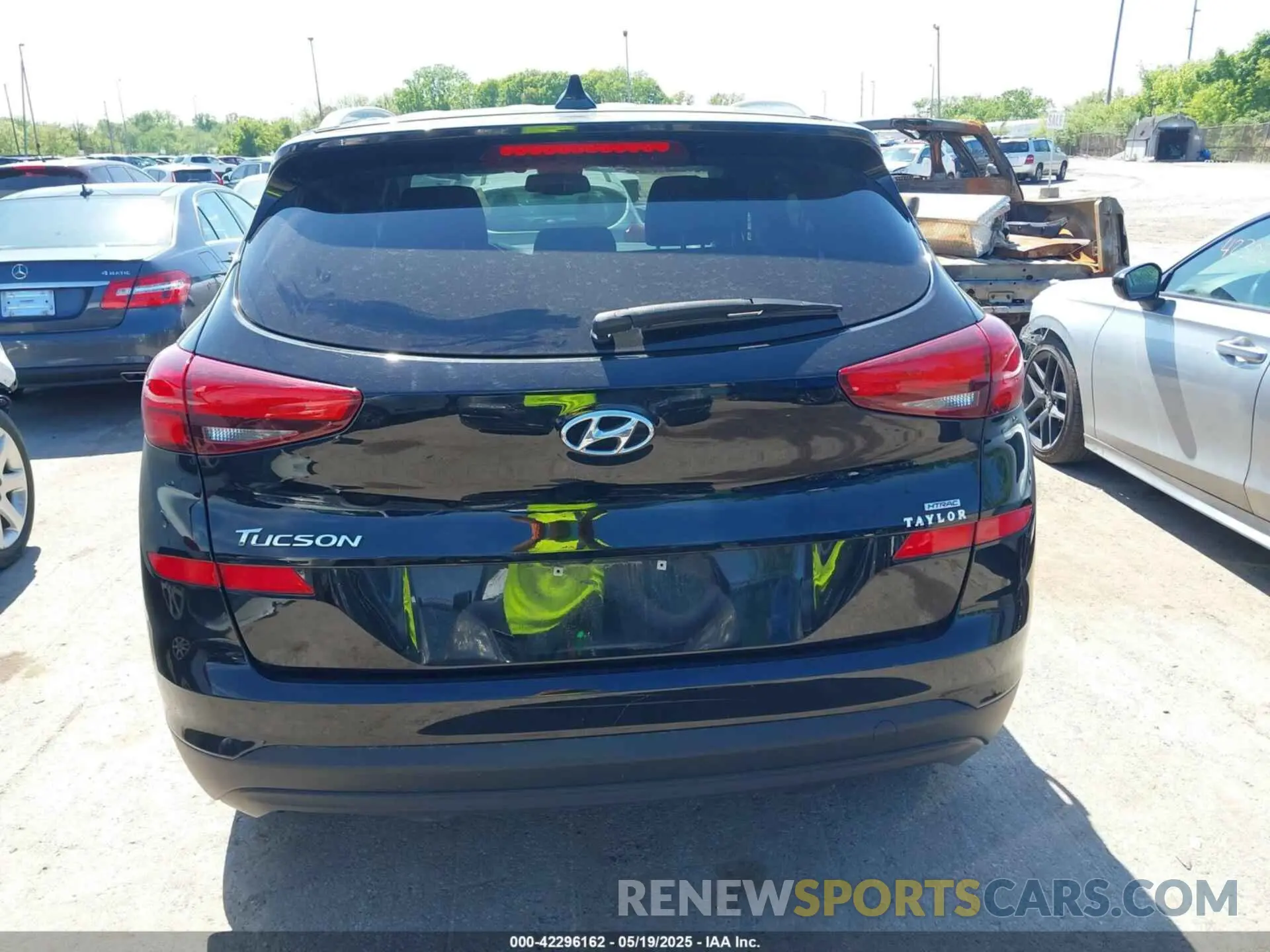 16 fotografías del automóvil dañado KM8J3CA46KU935335 HYUNDAI TUCSON 2019