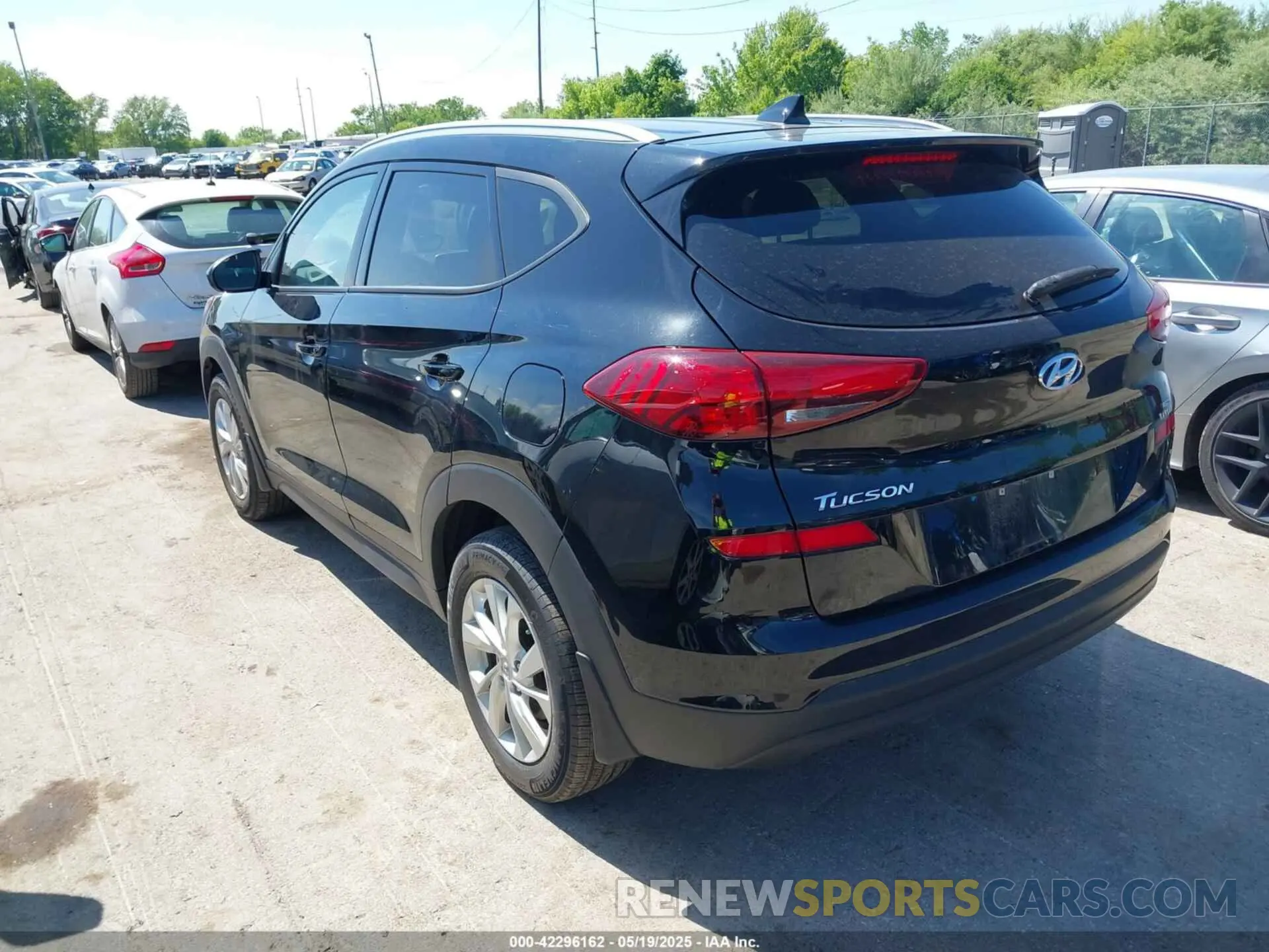 3 fotografías del automóvil dañado KM8J3CA46KU935335 HYUNDAI TUCSON 2019
