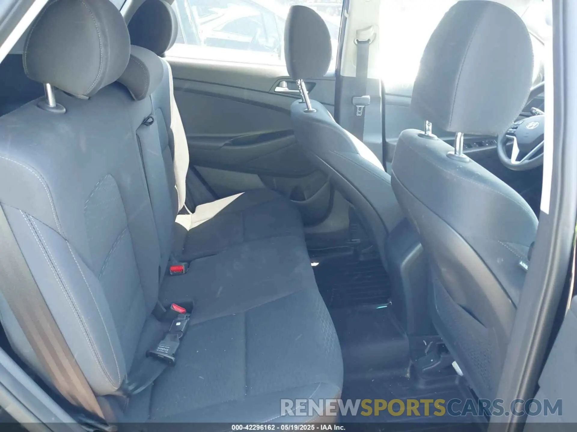 8 fotografías del automóvil dañado KM8J3CA46KU935335 HYUNDAI TUCSON 2019