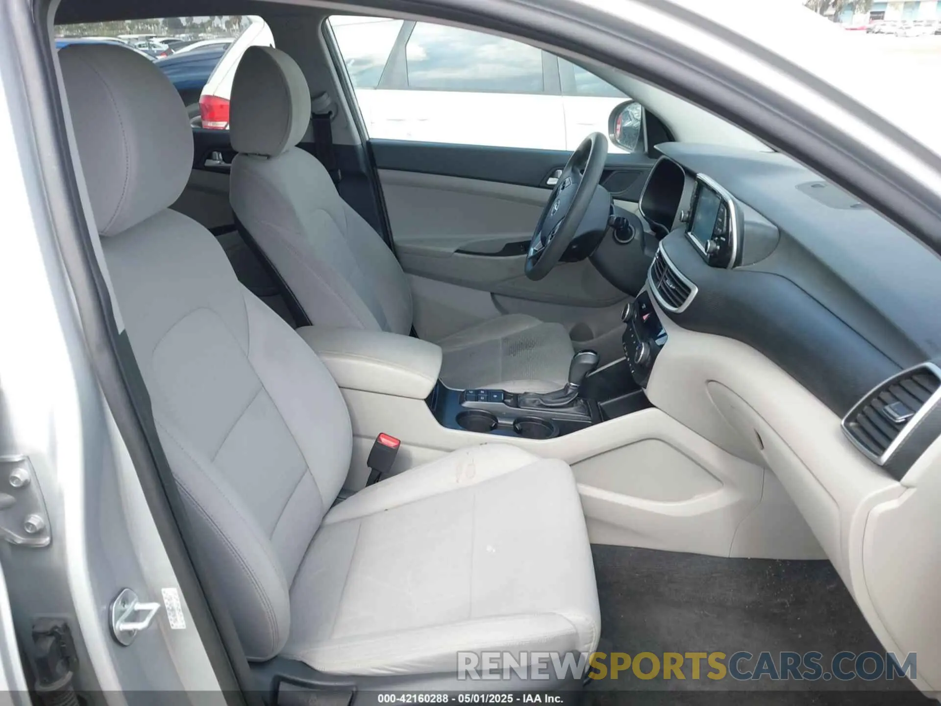 5 fotografías del automóvil dañado KM8J3CA46KU962082 HYUNDAI TUCSON 2019