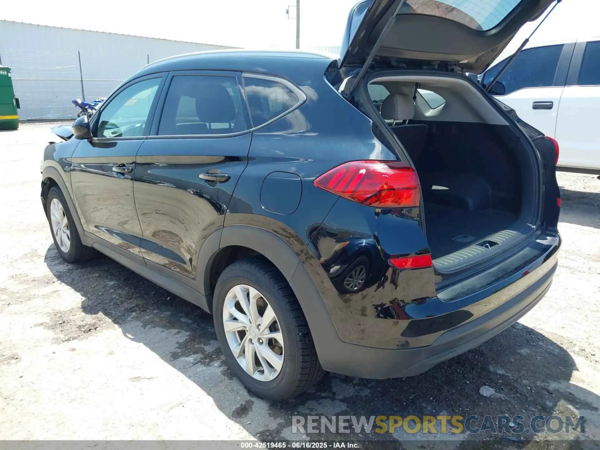 3 fotografías del automóvil dañado KM8J3CA47KU953312 HYUNDAI TUCSON 2019