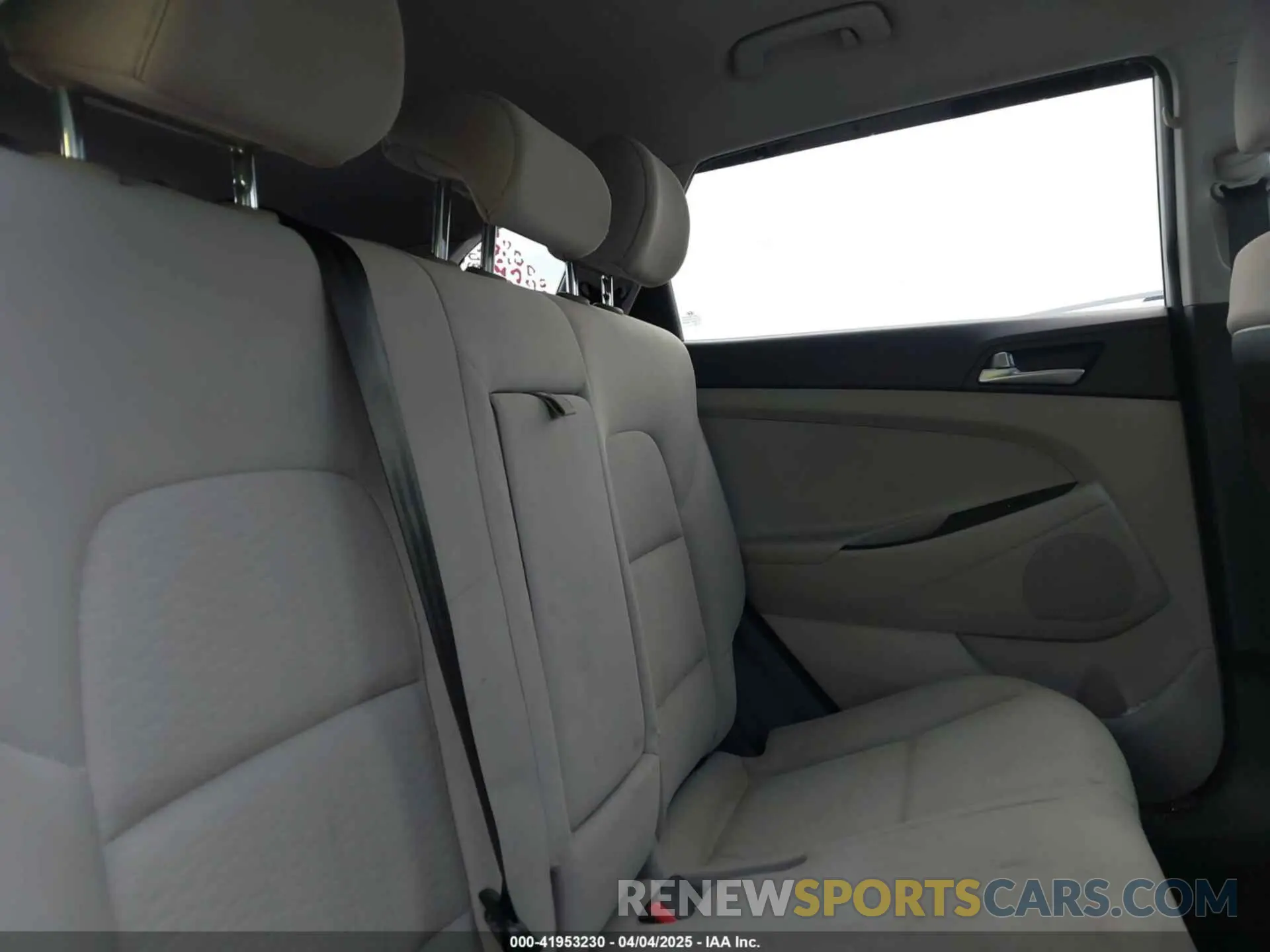 8 fotografías del automóvil dañado KM8J3CA49KU954400 HYUNDAI TUCSON 2019