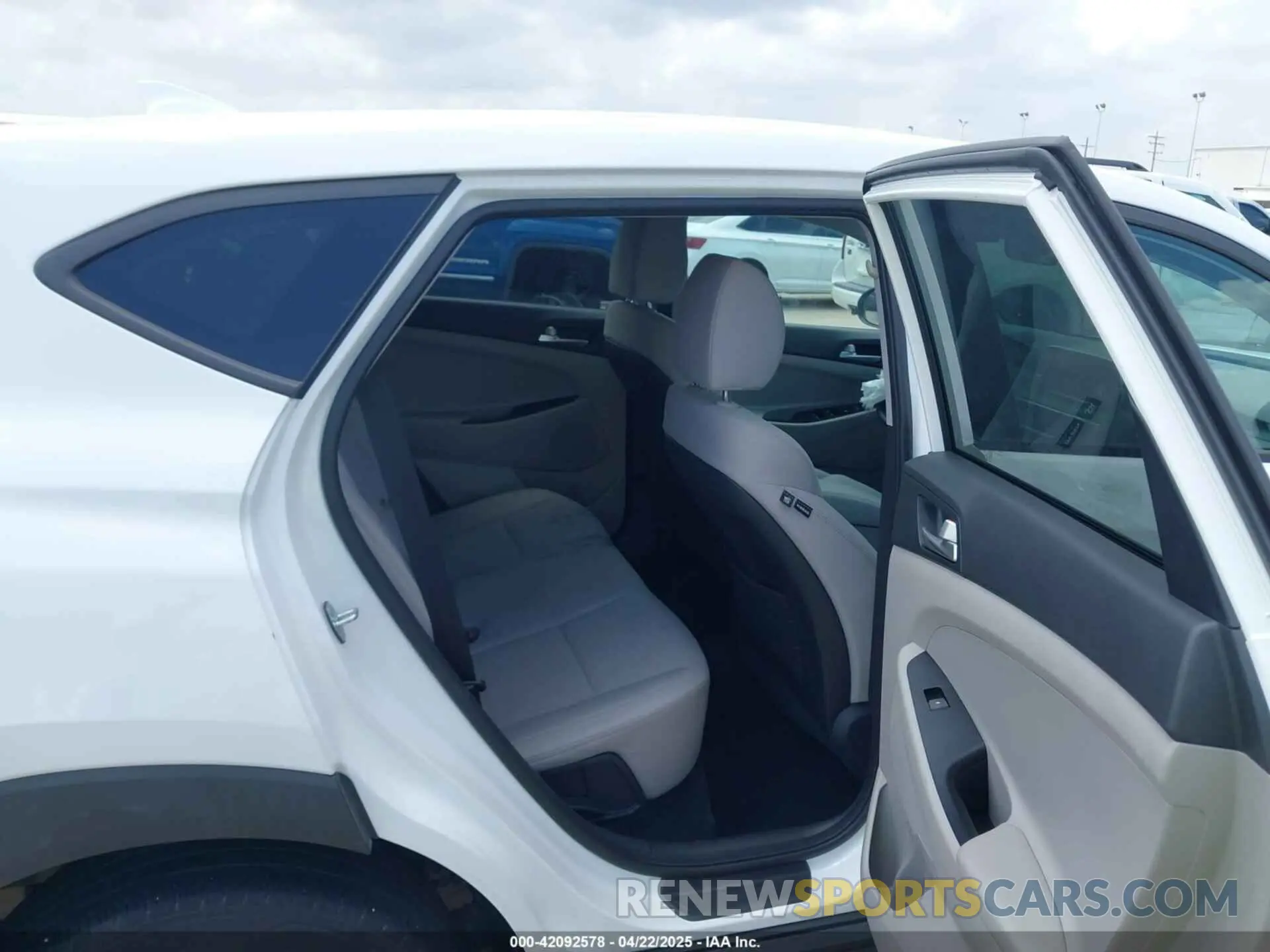 8 fotografías del automóvil dañado KM8J23A45LU102453 HYUNDAI TUCSON 2020