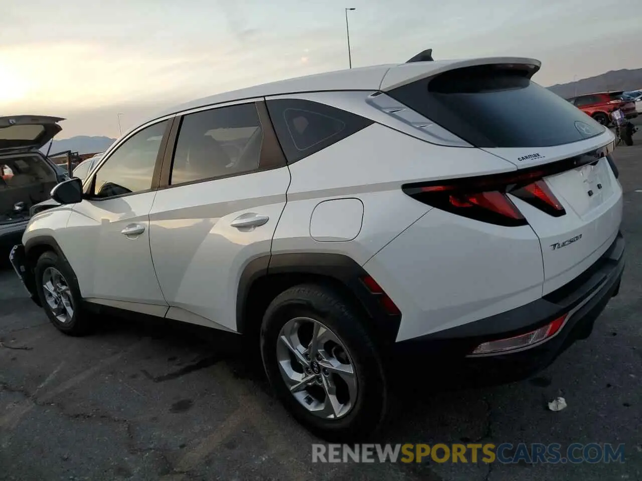 2 fotografías del automóvil dañado 5NMJA3AE8NH010067 HYUNDAI TUCSON 2022