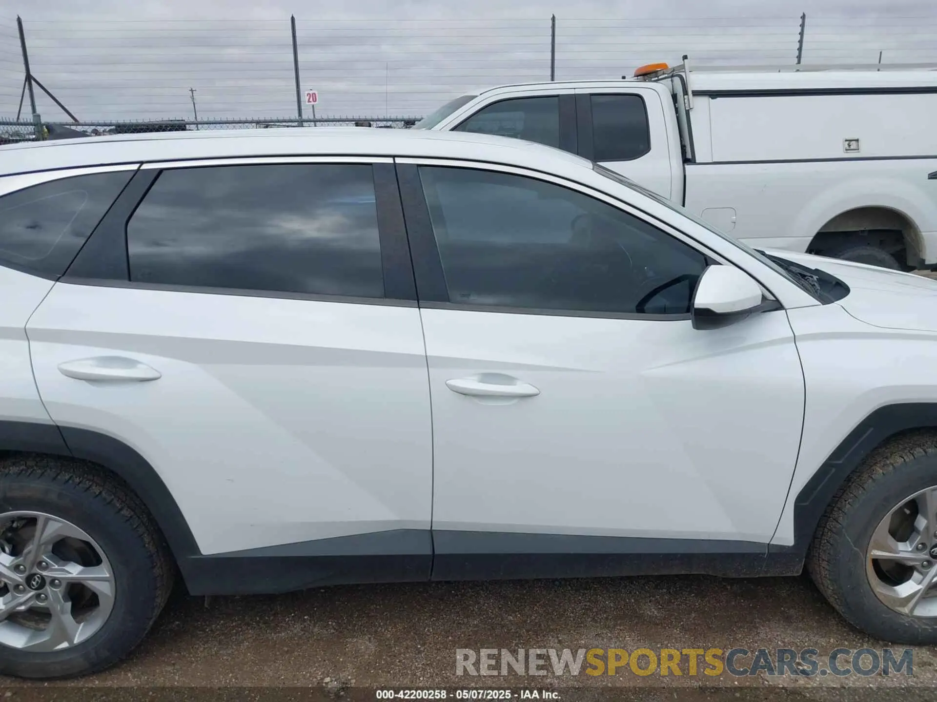 13 fotografías del automóvil dañado 5NMJA3AE9NH005766 HYUNDAI TUCSON 2022