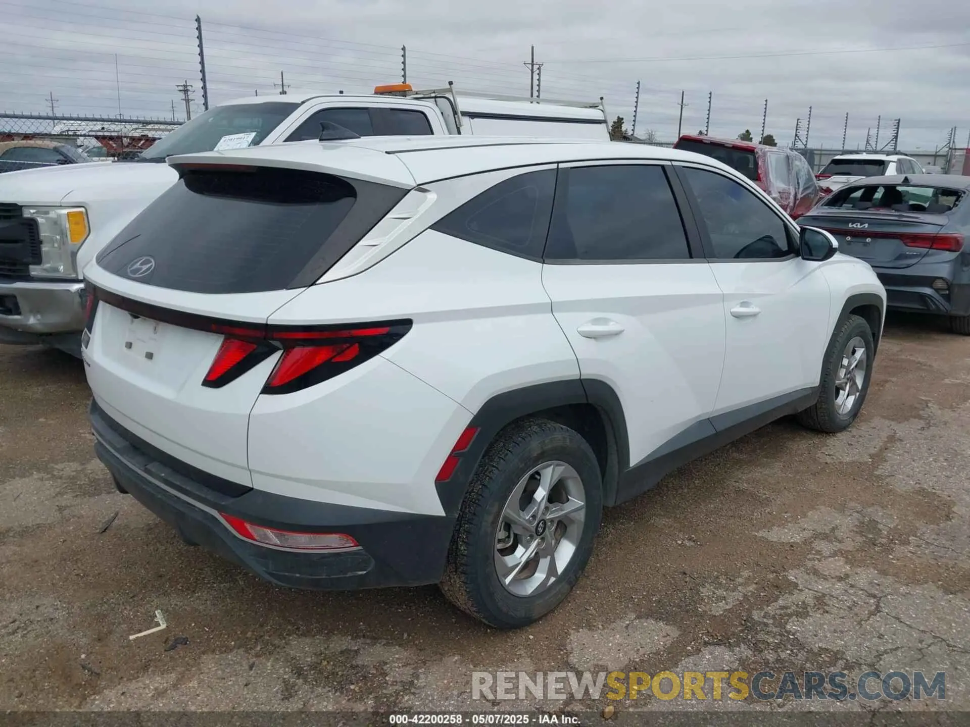 4 fotografías del automóvil dañado 5NMJA3AE9NH005766 HYUNDAI TUCSON 2022