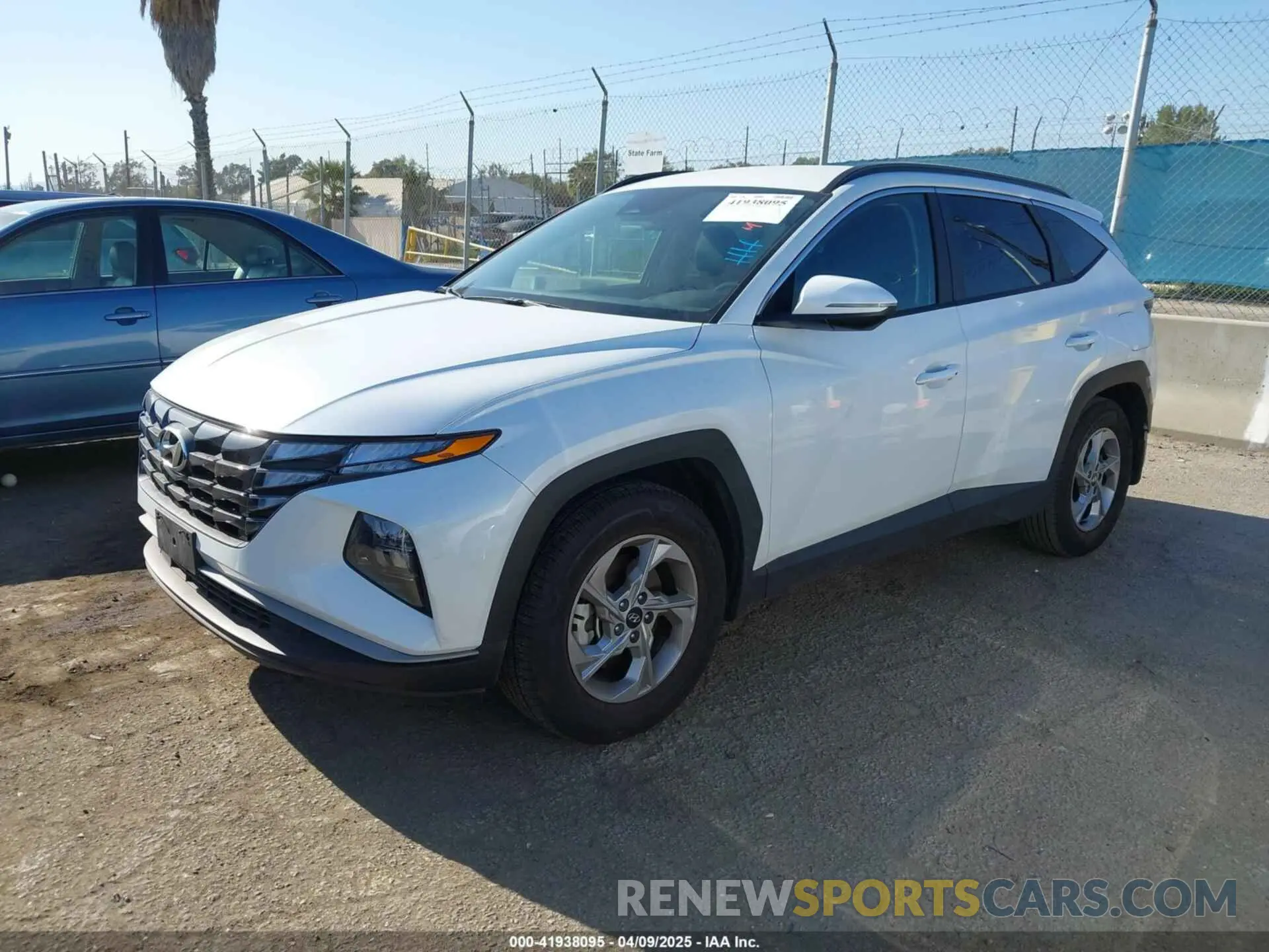 2 fotografías del automóvil dañado 5NMJB3AE0NH117546 HYUNDAI TUCSON 2022