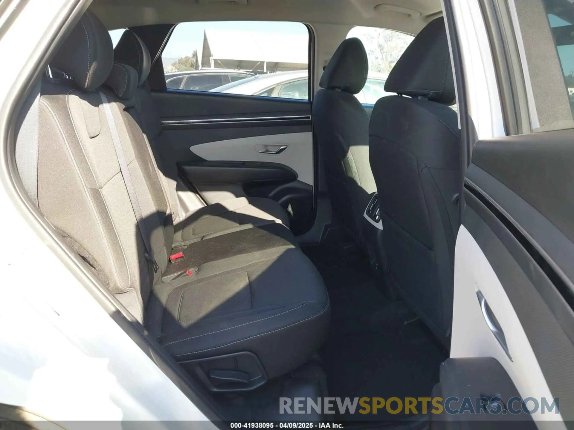 8 fotografías del automóvil dañado 5NMJB3AE0NH117546 HYUNDAI TUCSON 2022