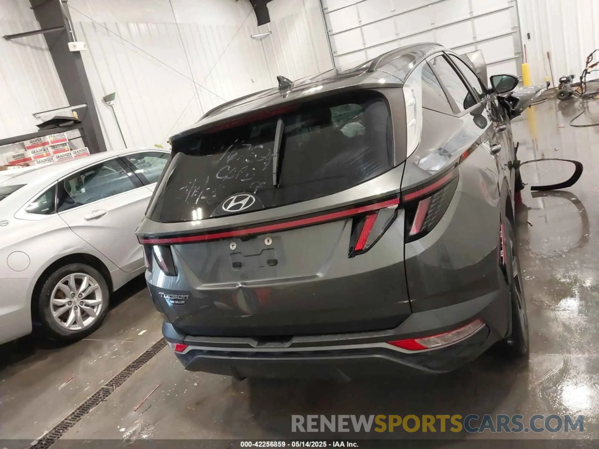 15 fotografías del automóvil dañado 5NMJC3AE3NH088315 HYUNDAI TUCSON 2022
