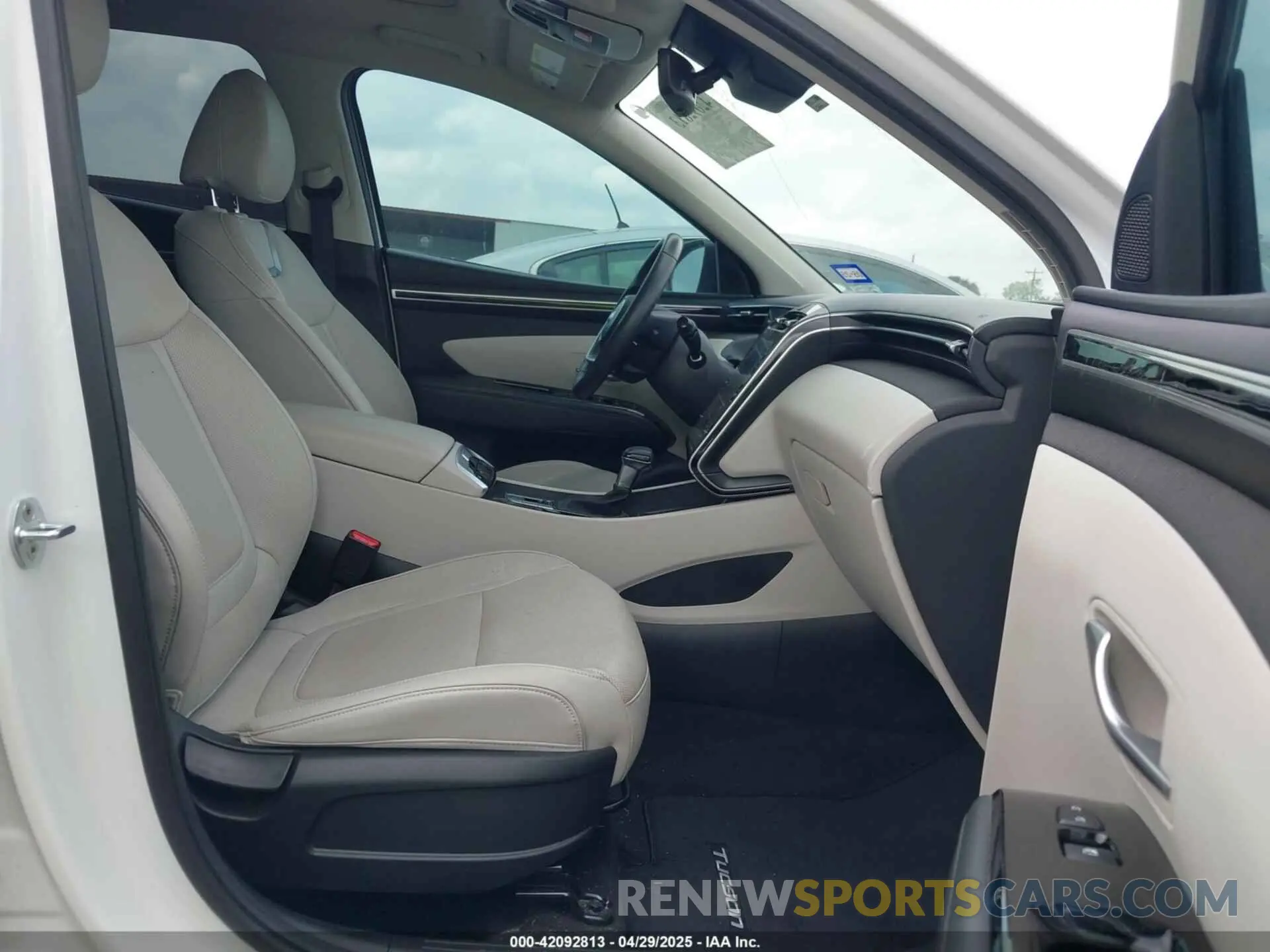 5 fotografías del automóvil dañado 5NMJC3AE4NH120656 HYUNDAI TUCSON 2022