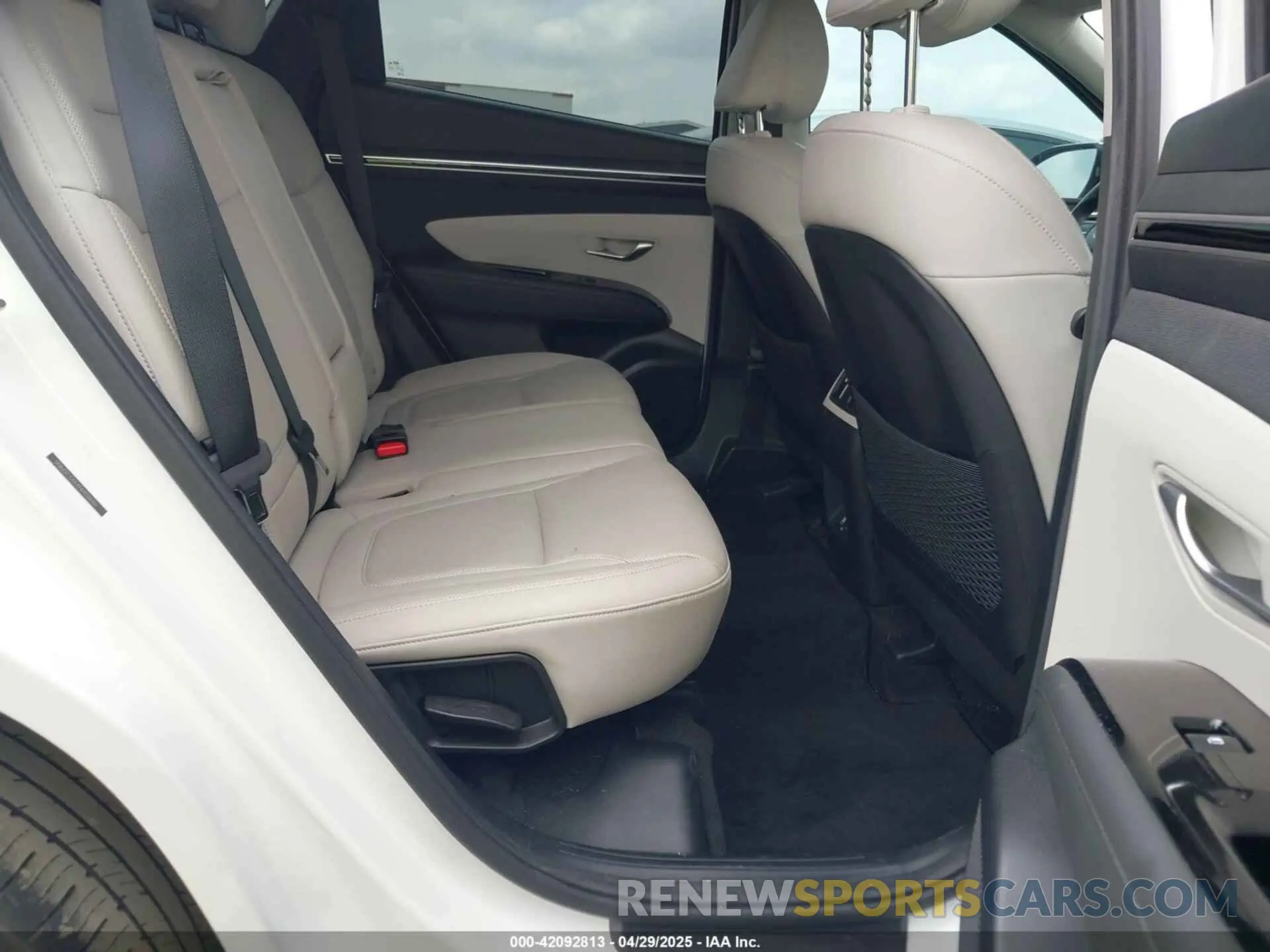 8 fotografías del automóvil dañado 5NMJC3AE4NH120656 HYUNDAI TUCSON 2022