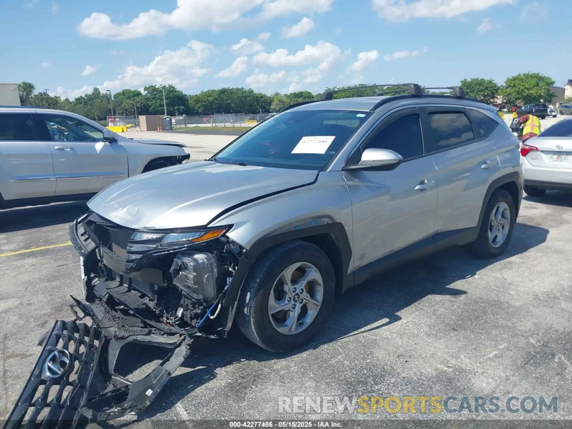 2 fotografías del automóvil dañado 5NMJB3AE6PH218612 HYUNDAI TUCSON 2023