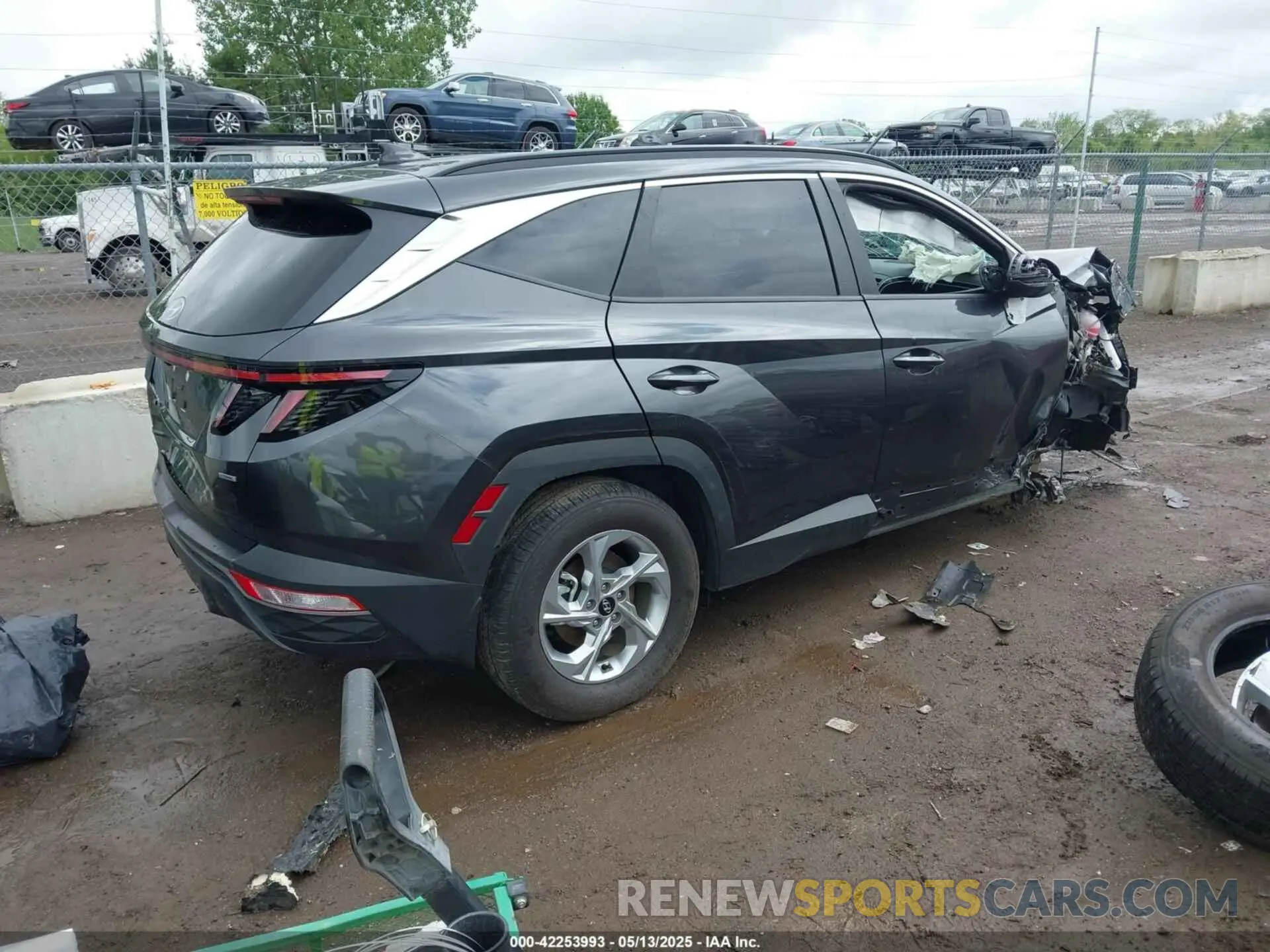 4 fotografías del automóvil dañado 5NMJBCAE1PH236340 HYUNDAI TUCSON 2023