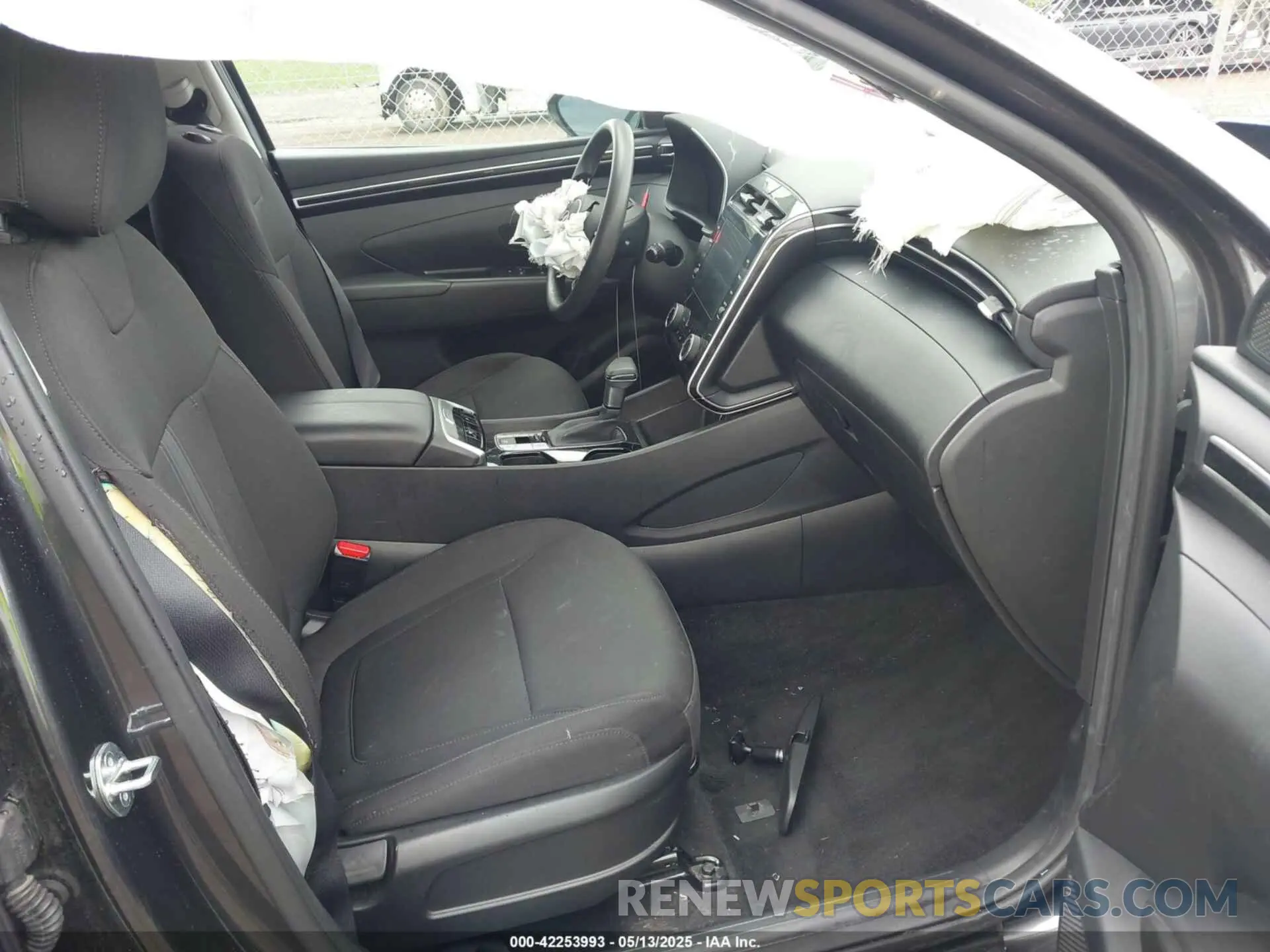 5 fotografías del automóvil dañado 5NMJBCAE1PH236340 HYUNDAI TUCSON 2023