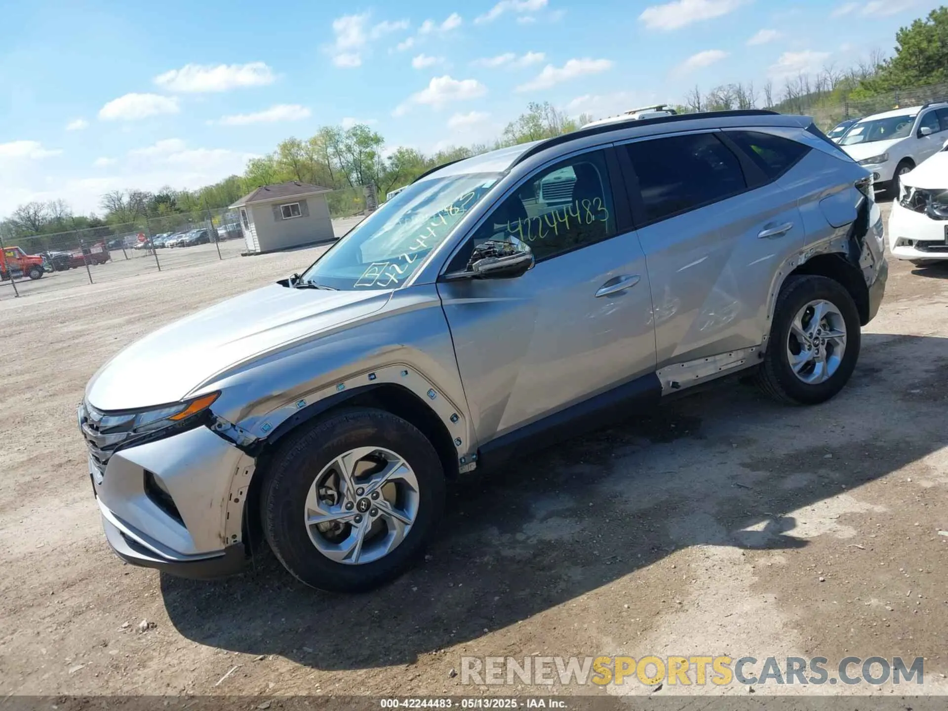 2 fotografías del automóvil dañado 5NMJBCAE1PH261268 HYUNDAI TUCSON 2023