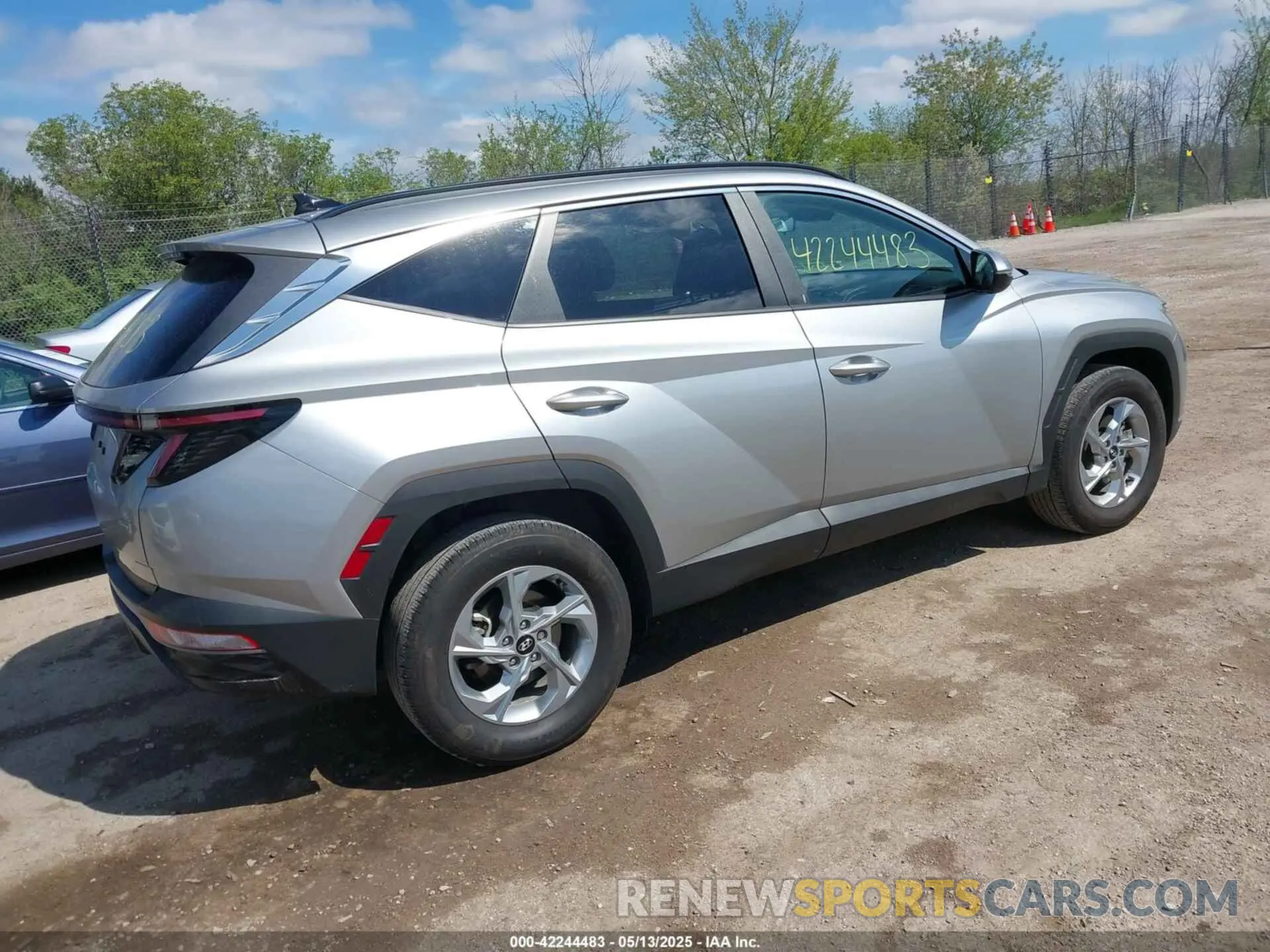4 fotografías del automóvil dañado 5NMJBCAE1PH261268 HYUNDAI TUCSON 2023
