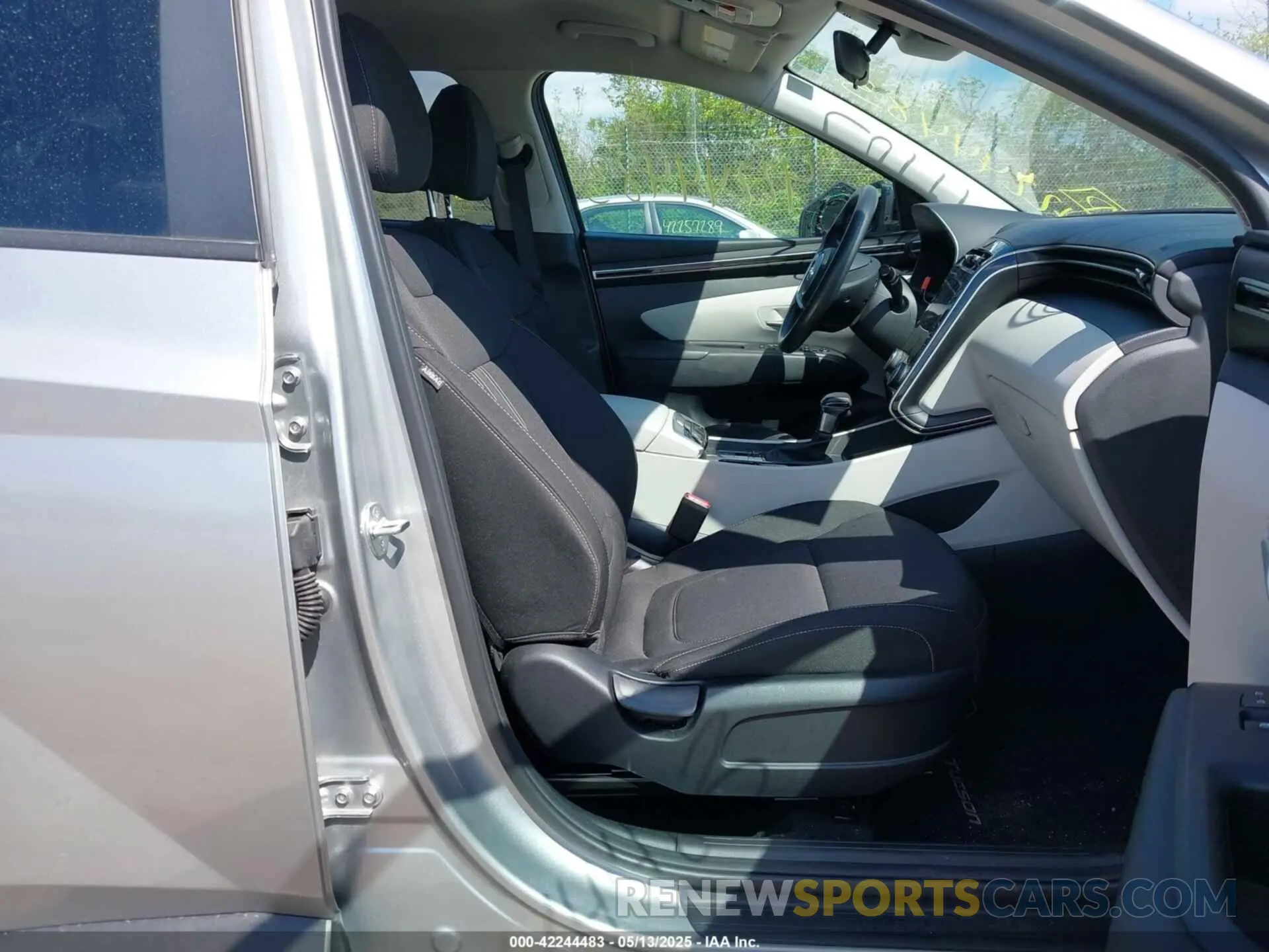 5 fotografías del automóvil dañado 5NMJBCAE1PH261268 HYUNDAI TUCSON 2023
