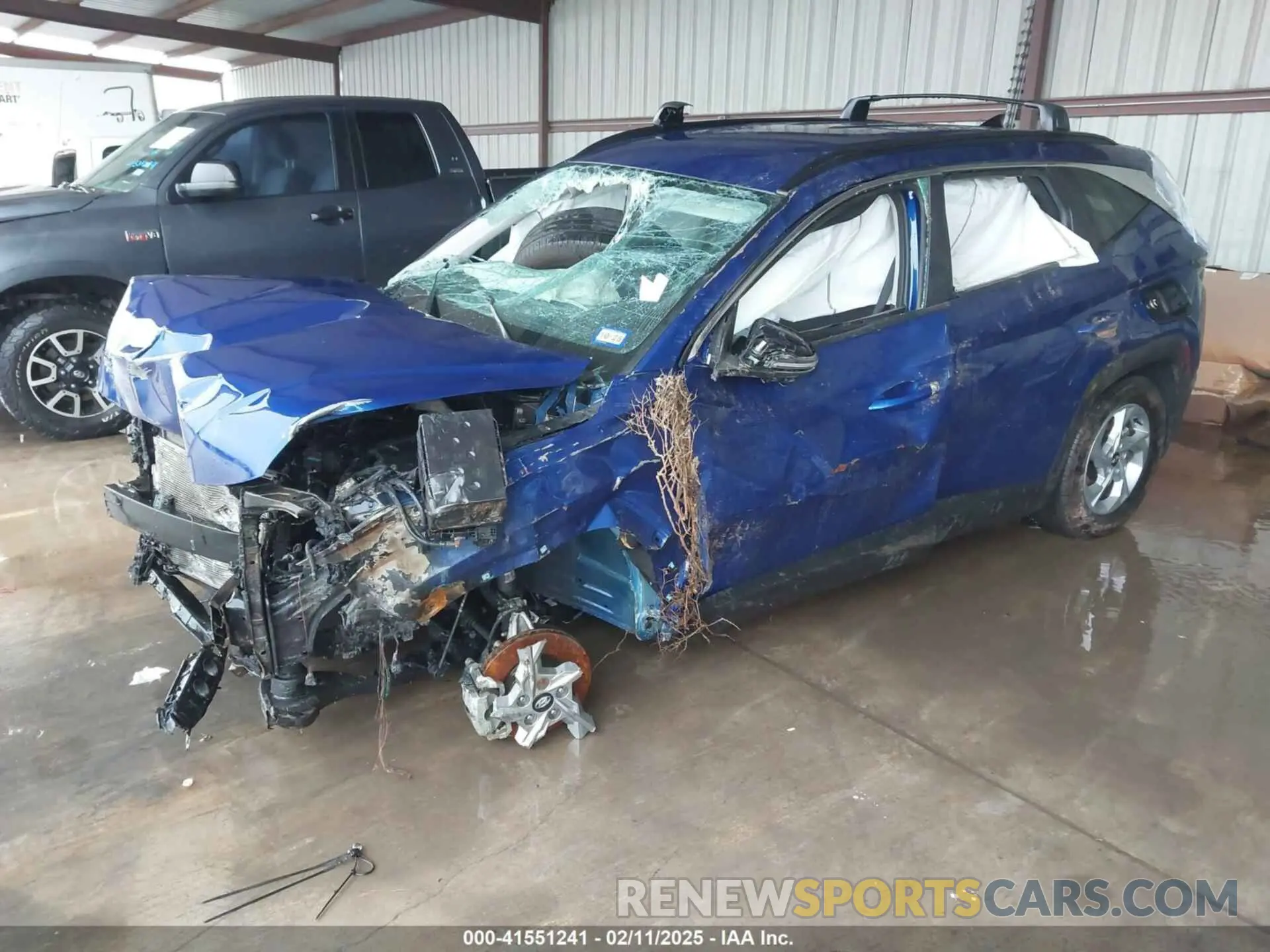 2 fotografías del automóvil dañado 5NMJBCAE1PH293069 HYUNDAI TUCSON 2023