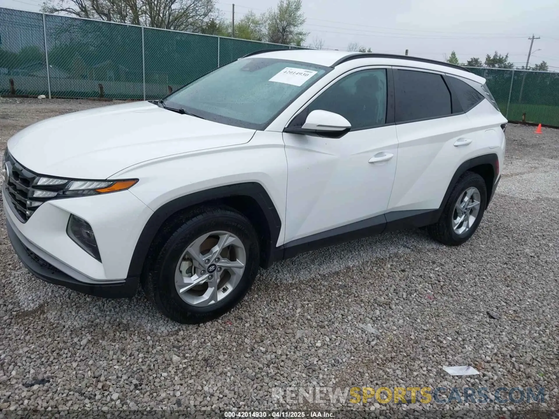 2 fotografías del automóvil dañado 5NMJBCAE3PH214971 HYUNDAI TUCSON 2023