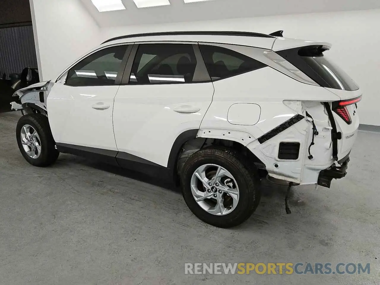2 fotografías del automóvil dañado 5NMJBCAE3PH277214 HYUNDAI TUCSON 2023