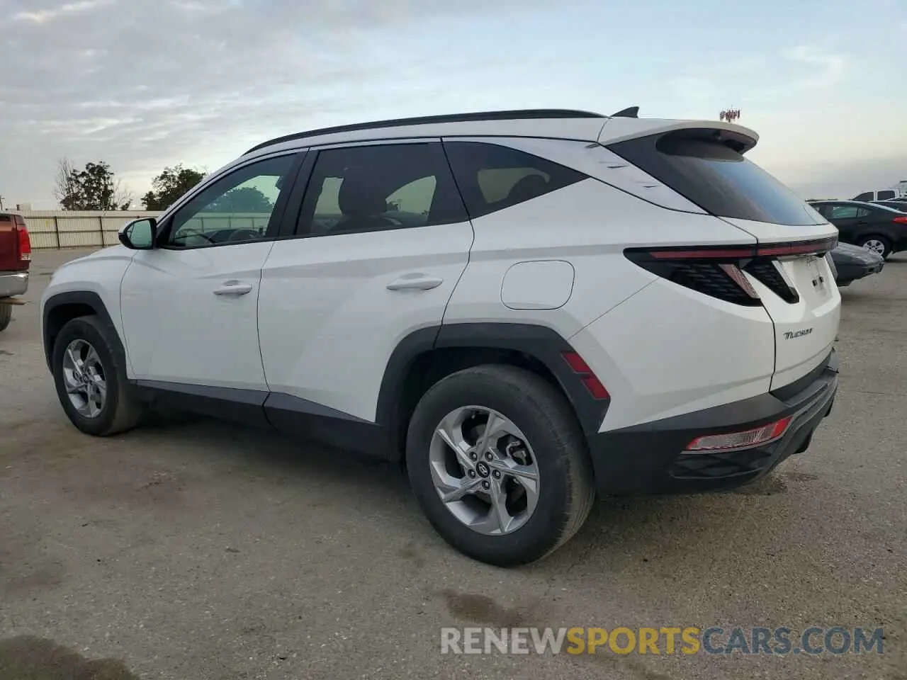 2 fotografías del automóvil dañado 5NMJBCAE4PH188980 HYUNDAI TUCSON 2023
