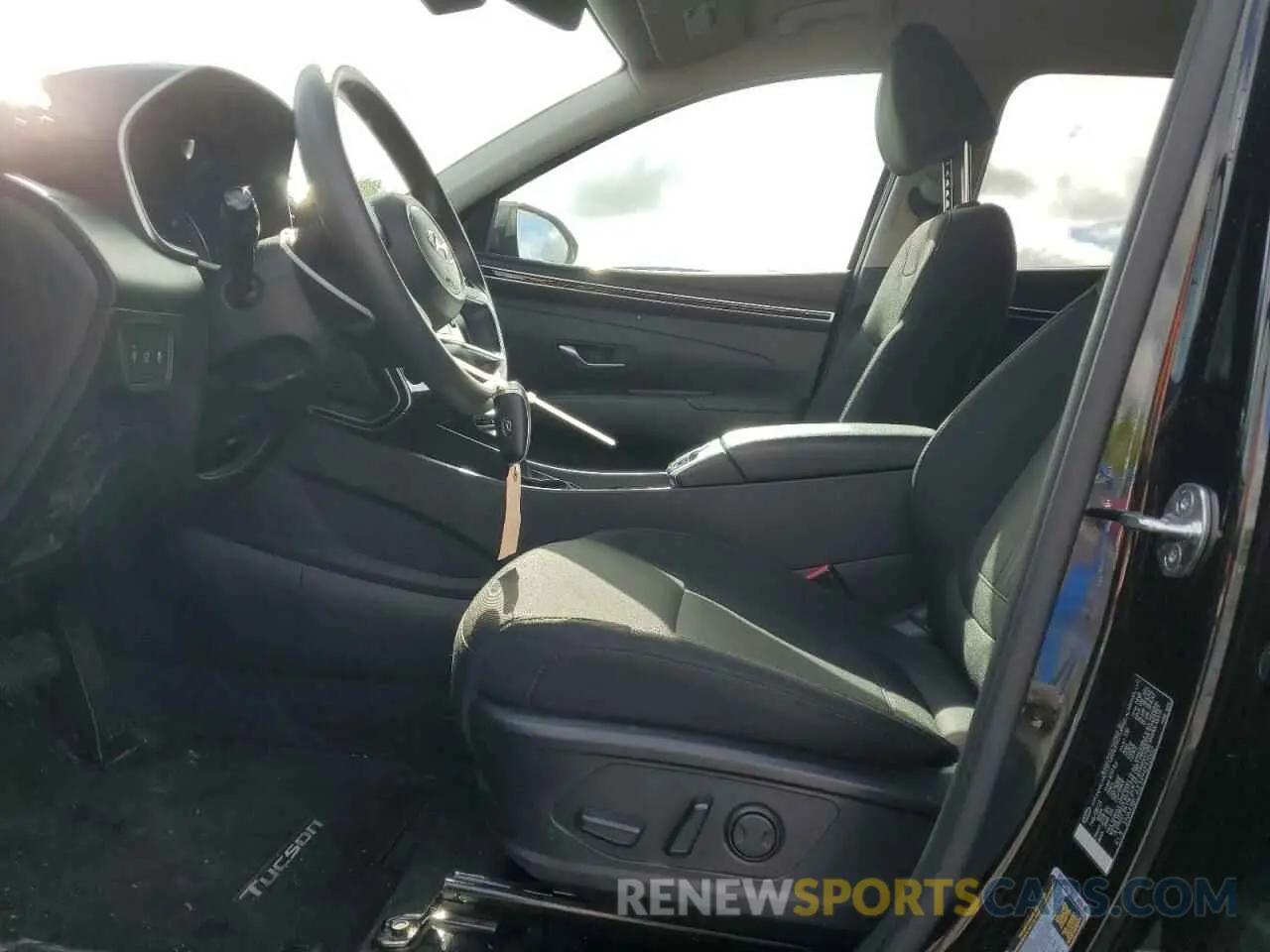 7 fotografías del automóvil dañado 5NMJBCAE5PH232002 HYUNDAI TUCSON 2023