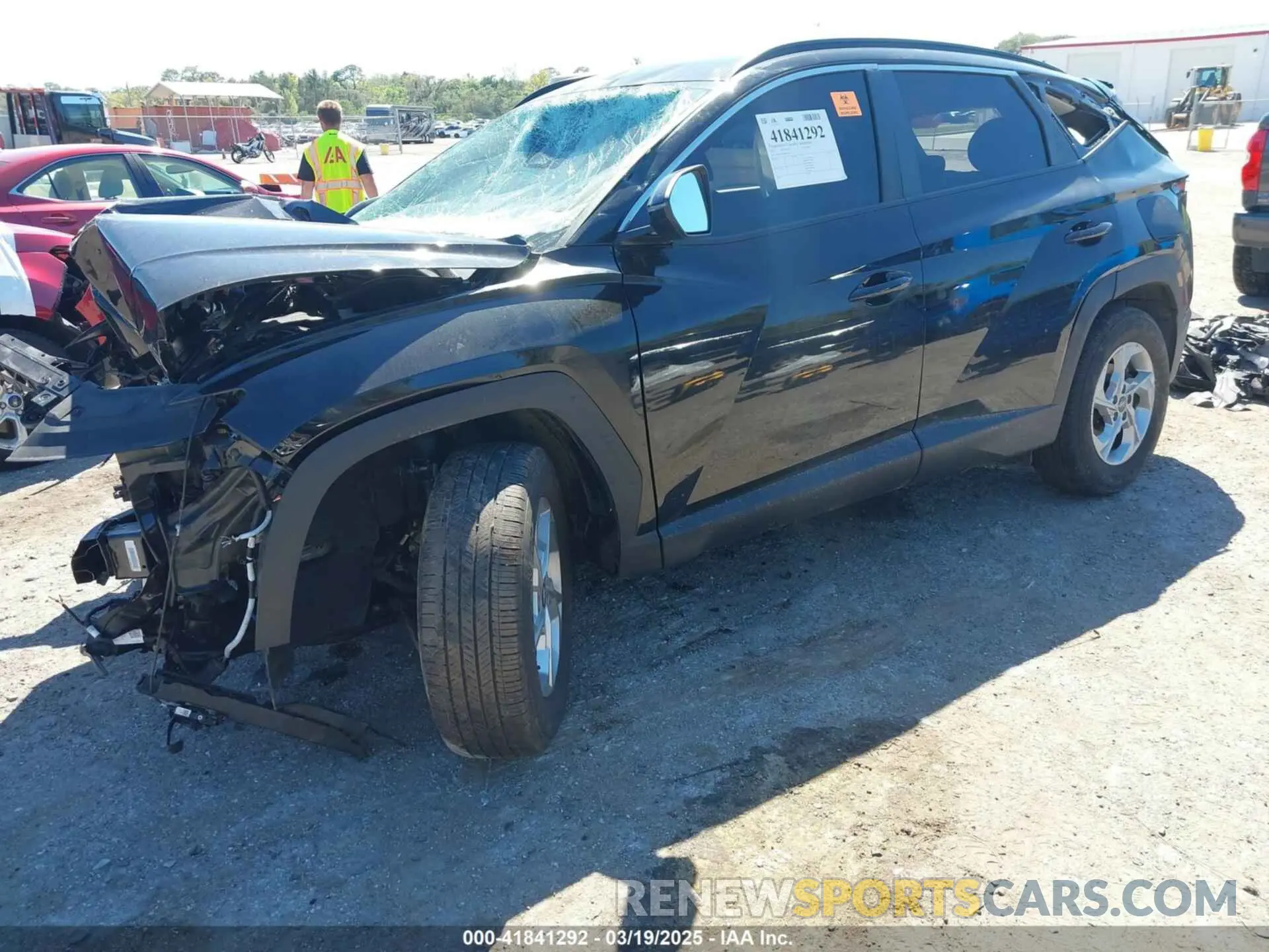 2 fotografías del automóvil dañado 5NMJBCAE6PH236477 HYUNDAI TUCSON 2023